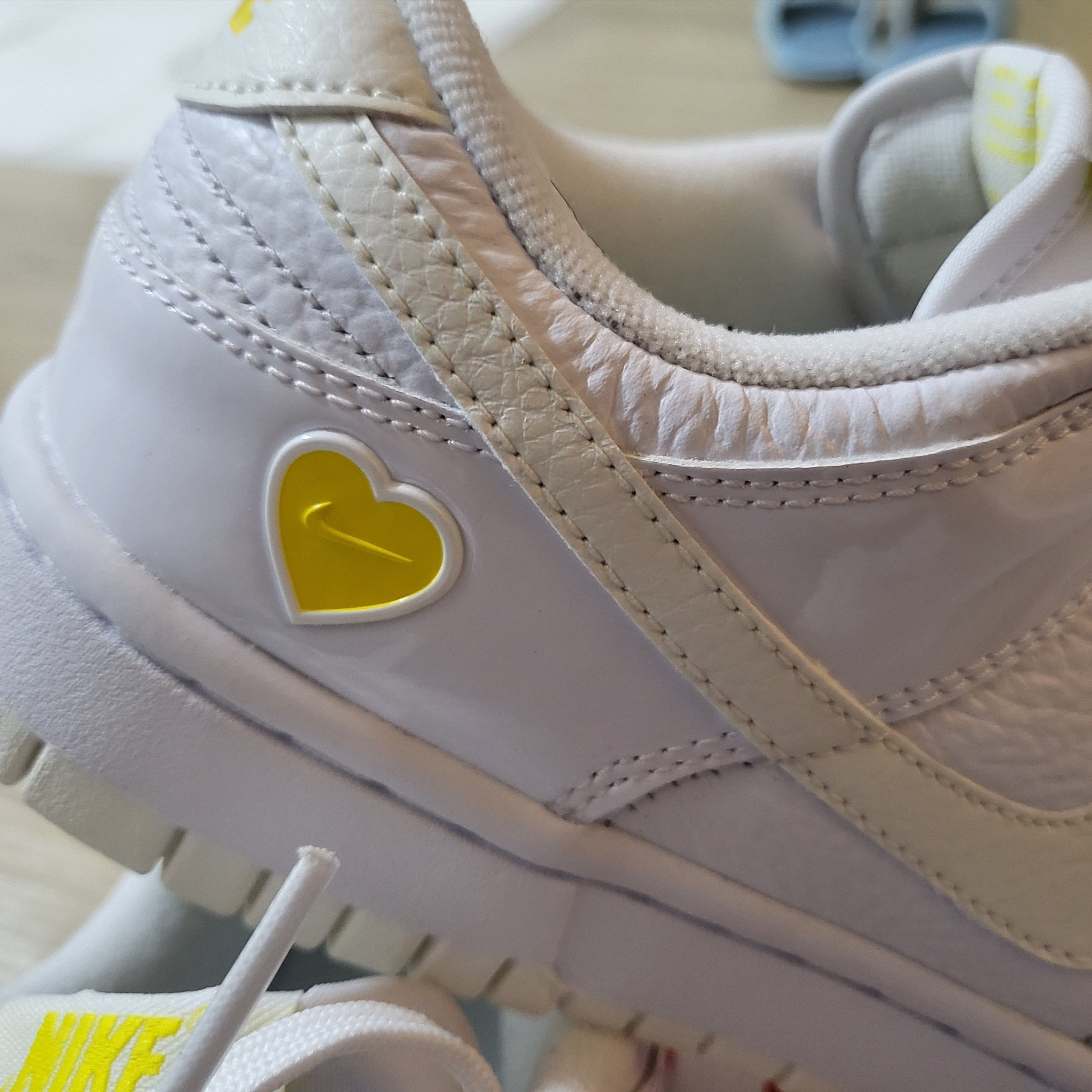 (W) Nike Dunk Low Valentine's Day White Optic Yellow 착용 스타일 - 4