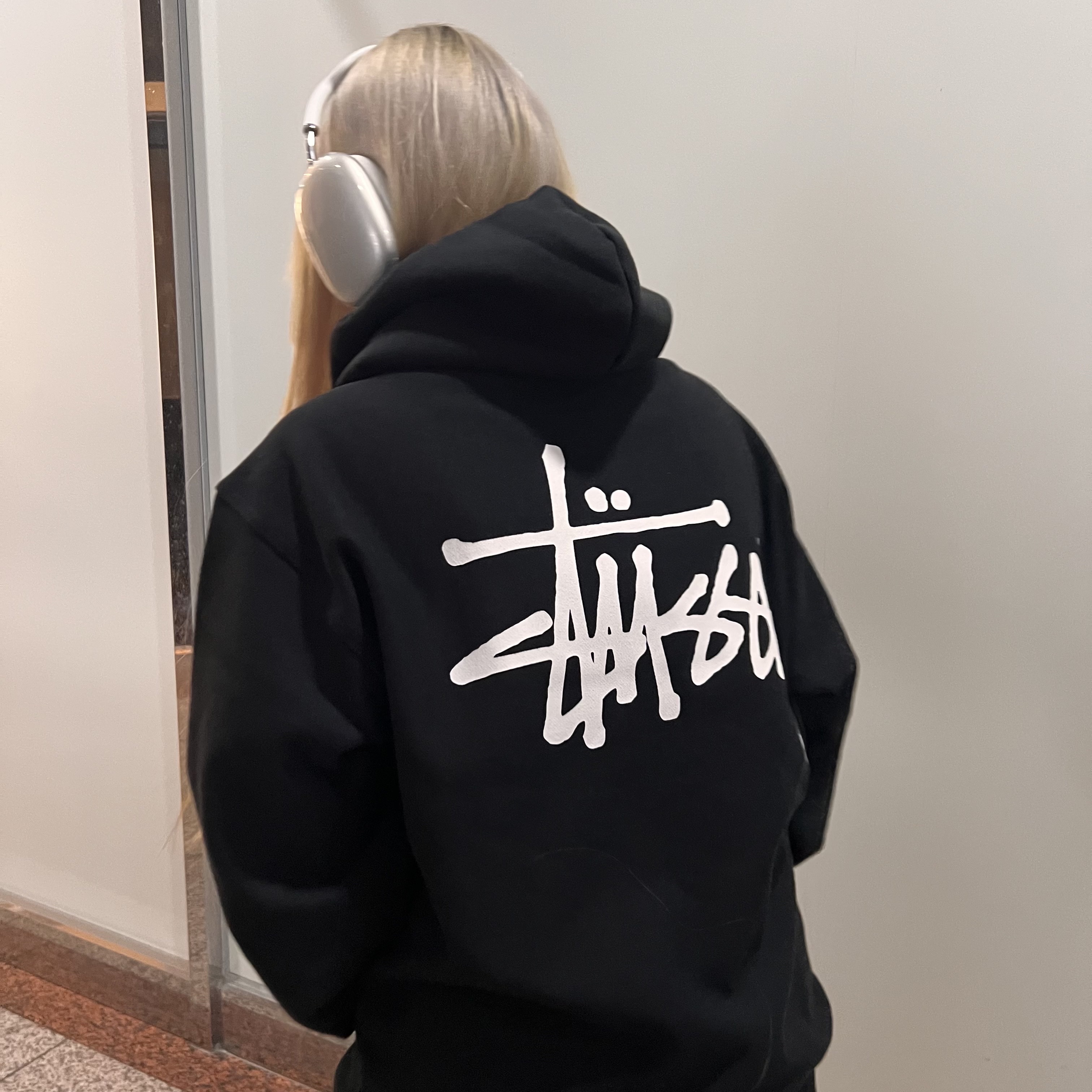 Apple AirPods Max Lightning Silver (Korean Ver.), Stussy Basic Stussy Hoodie Black 2022 착용 스타일
