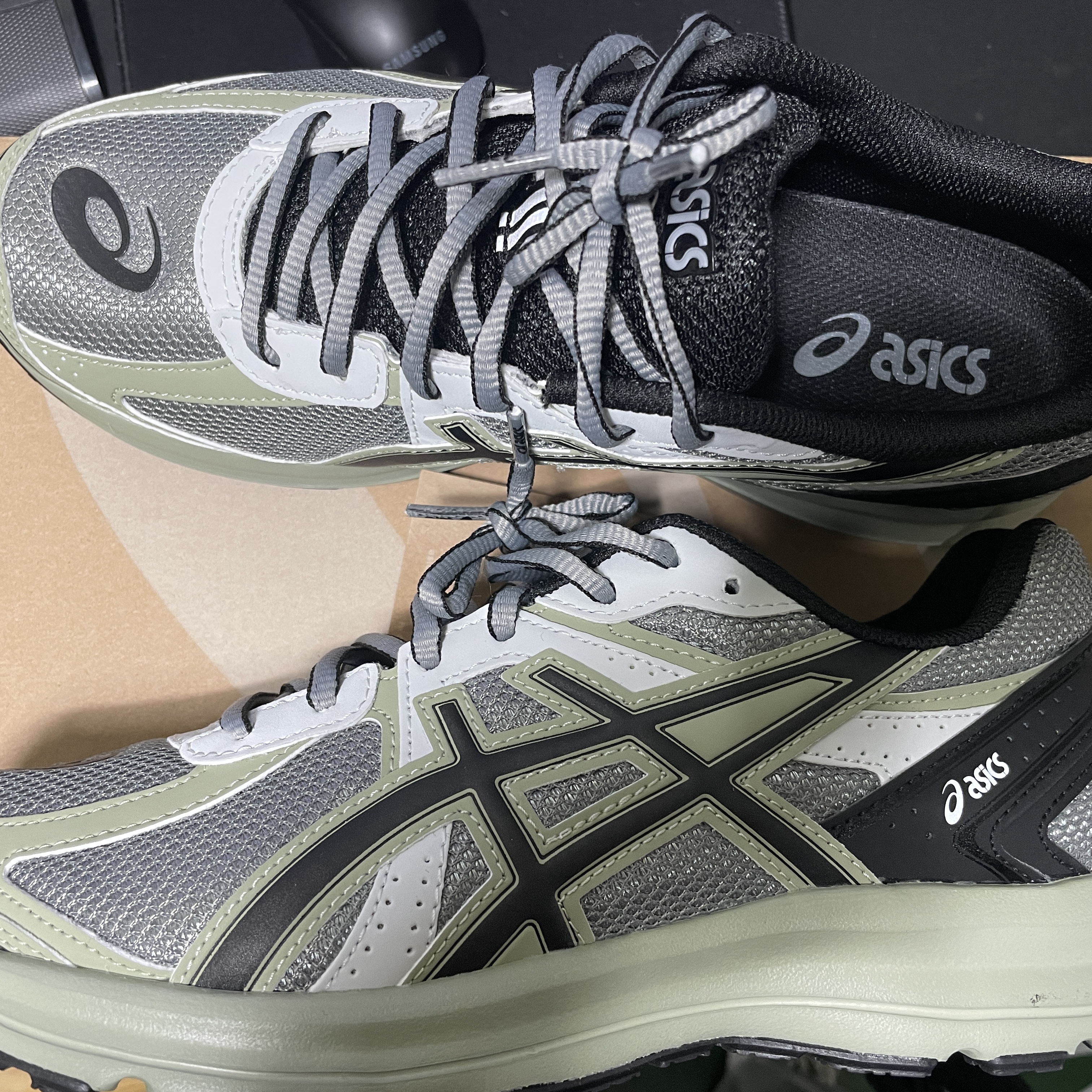 Asics Jog 100 S Sheet Rock - 2E Wide 착용 스타일
