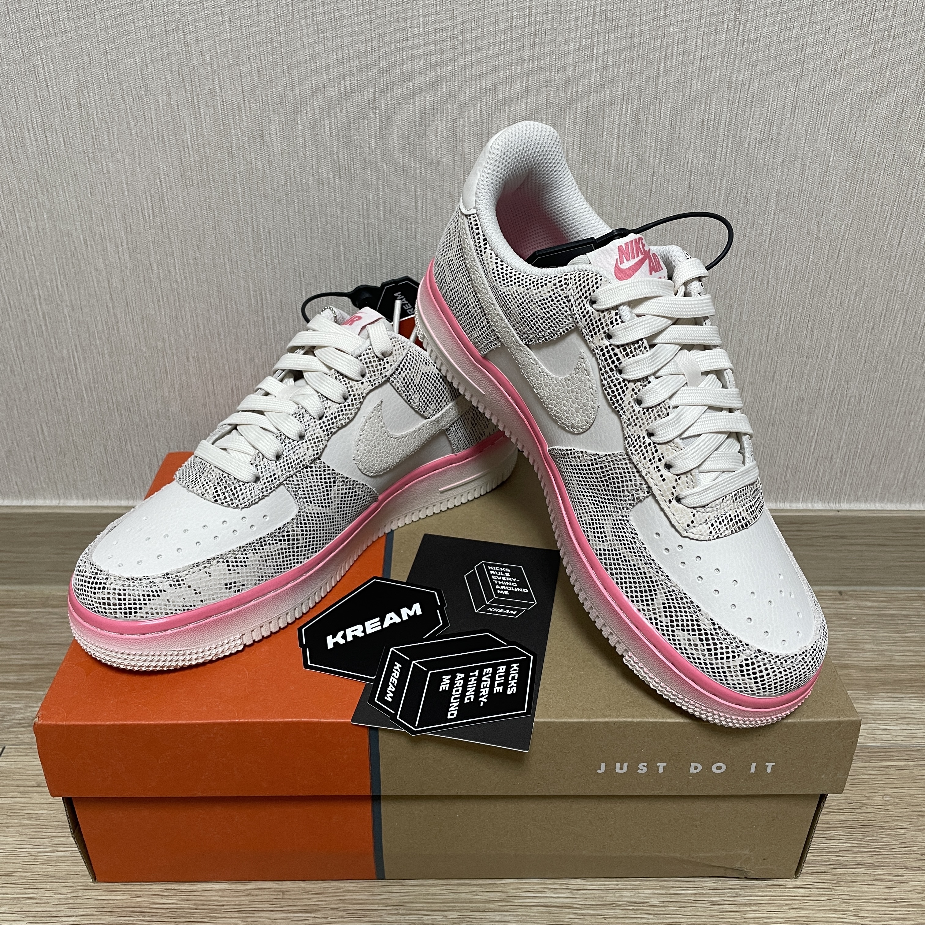 (W) Nike Air Force 1 '07 LX Our Force 1 착용 스타일 - 1