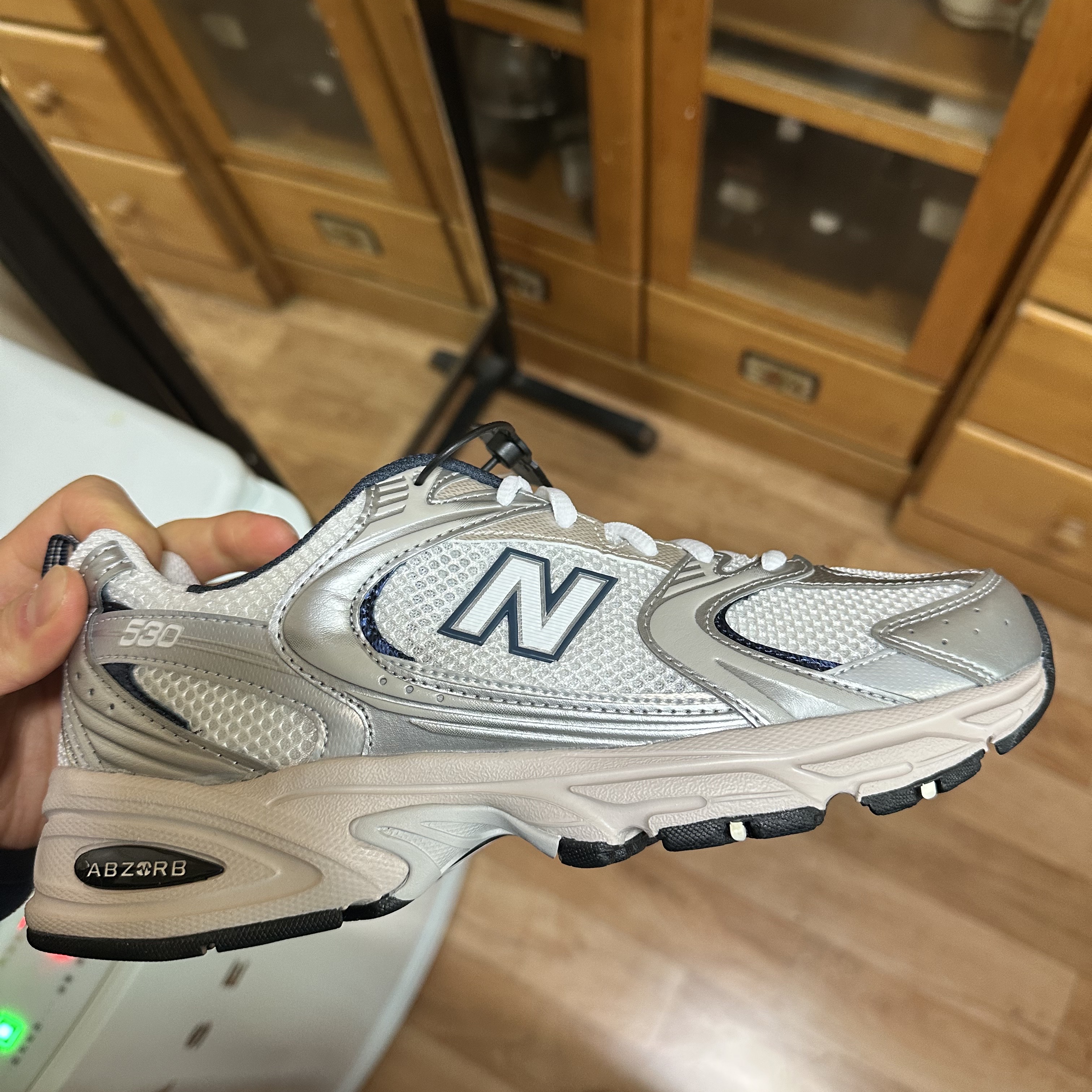 New Balance 530 Steel Grey 착용 스타일 - 4