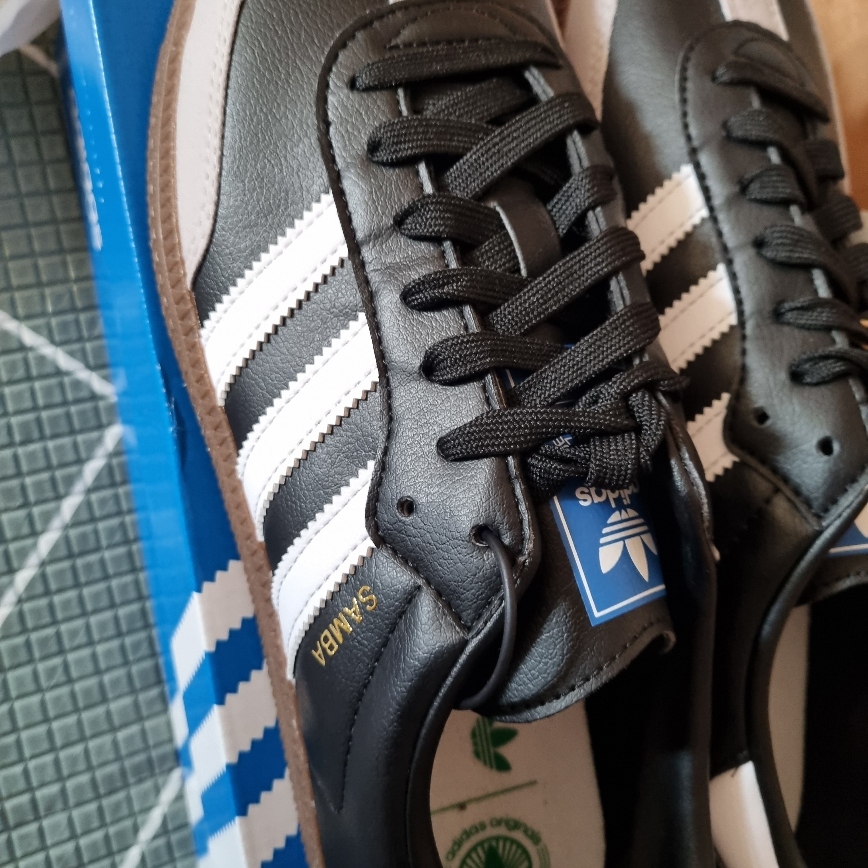Adidas Samba Vegan Black White 착용 스타일 - 2