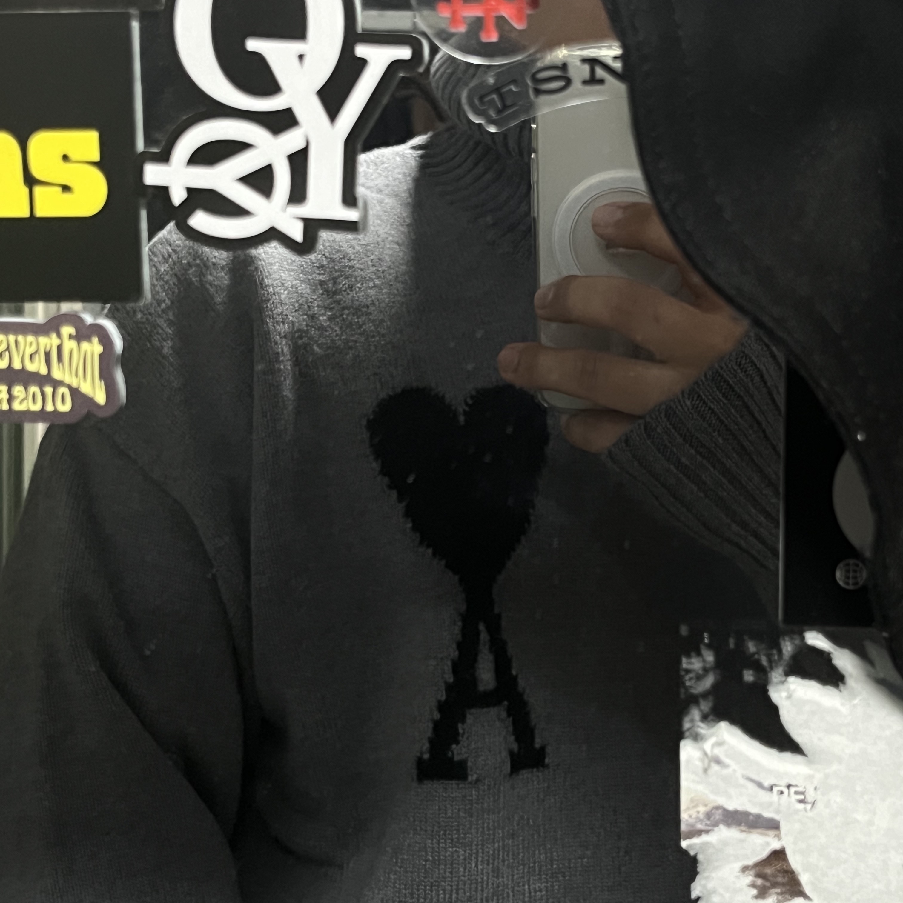 Ami de Coeur Funnel Neck Sweater Grey Black 착용 스타일