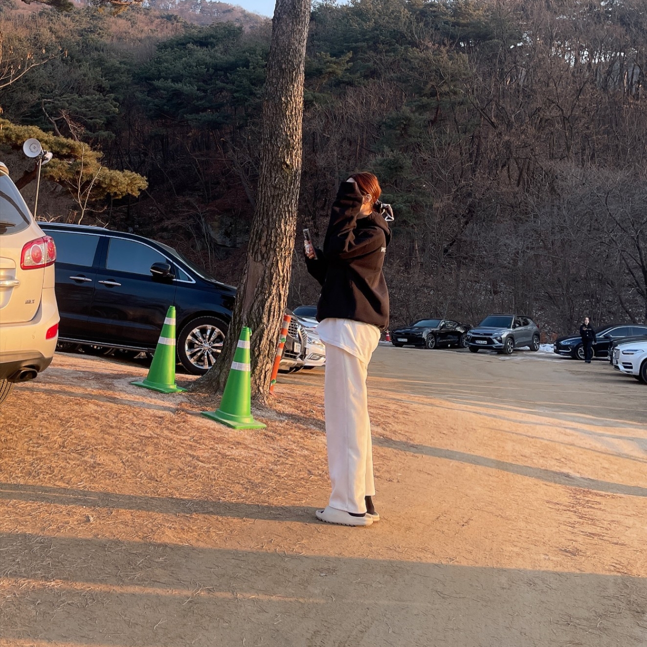 Wooyoungmi Cotton Back Logo Hooded Sweatshirt Black - 23SS, Adidas Yeezy Slide Bone 착용 스타일 - 1