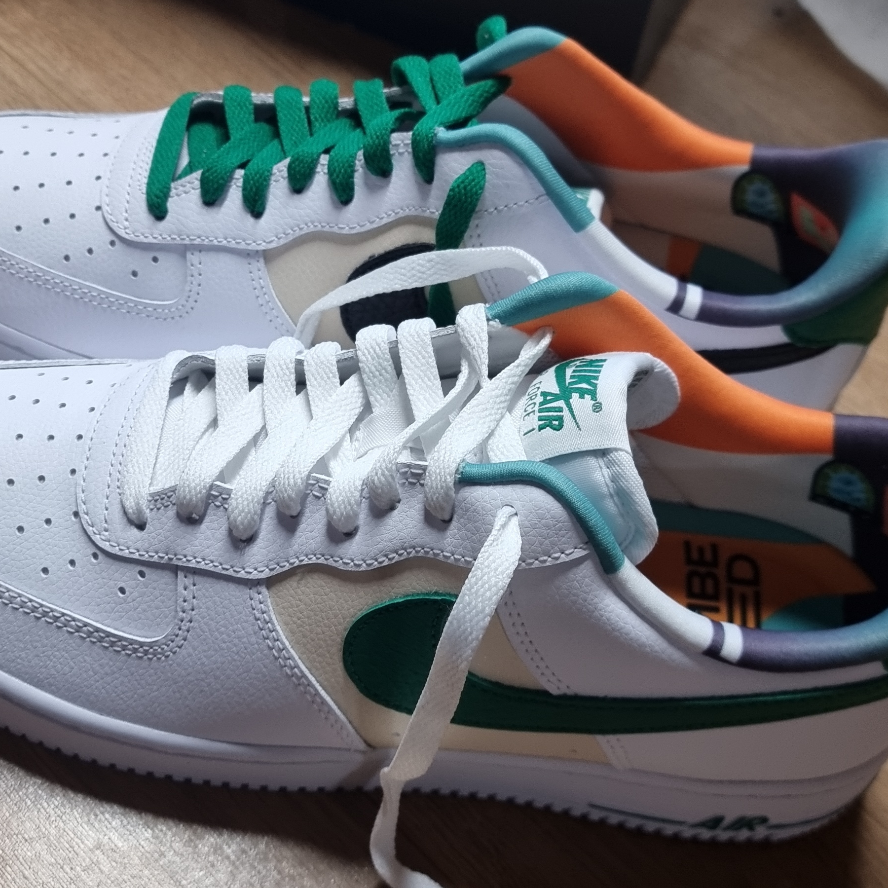 Nike Air Force 1 '07 LV8 EMB White Malachite 착용 스타일