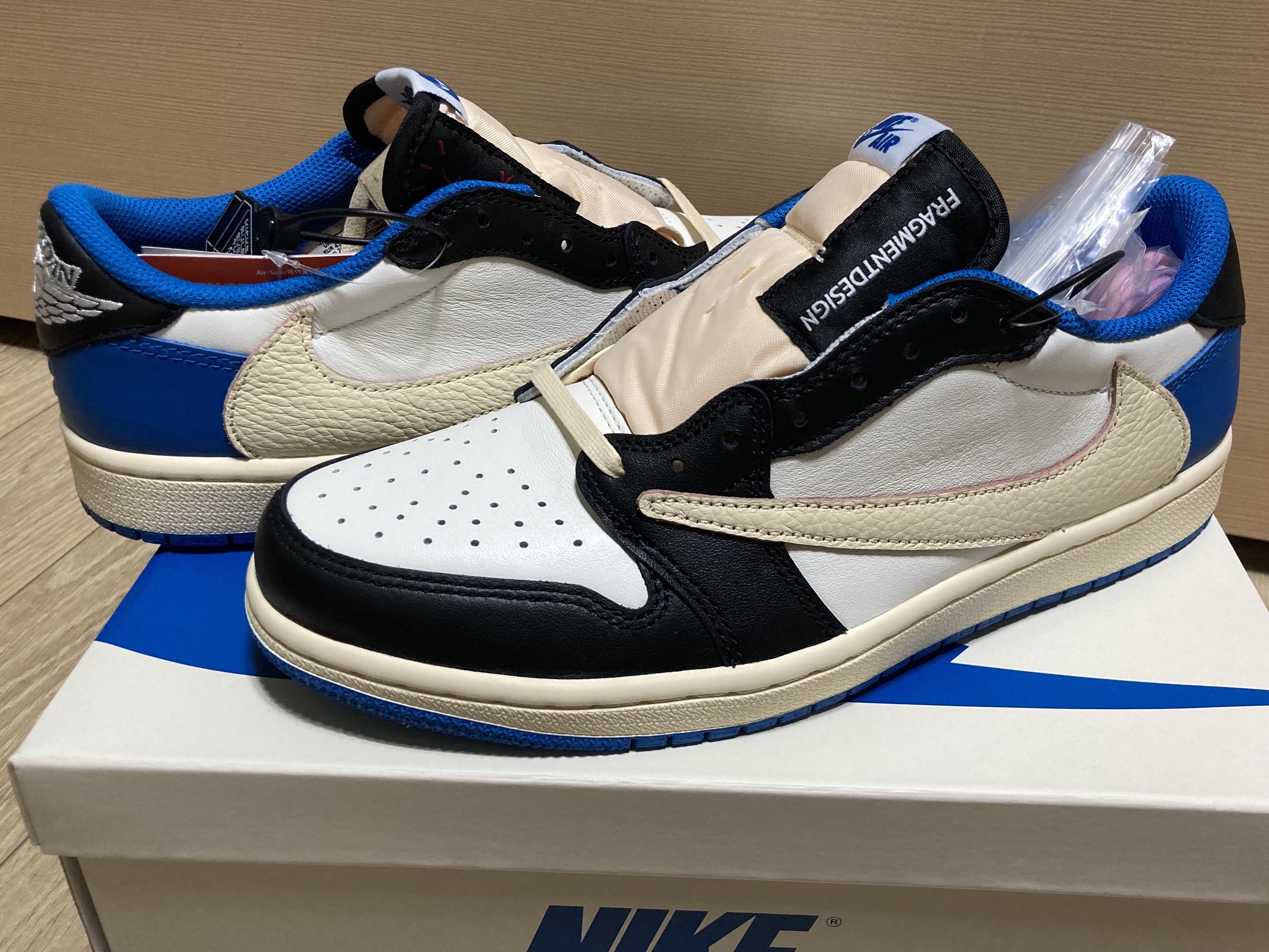 Jordan 1 x Travis Scott x Fragment Retro Low OG SP Military Blue 착용 스타일