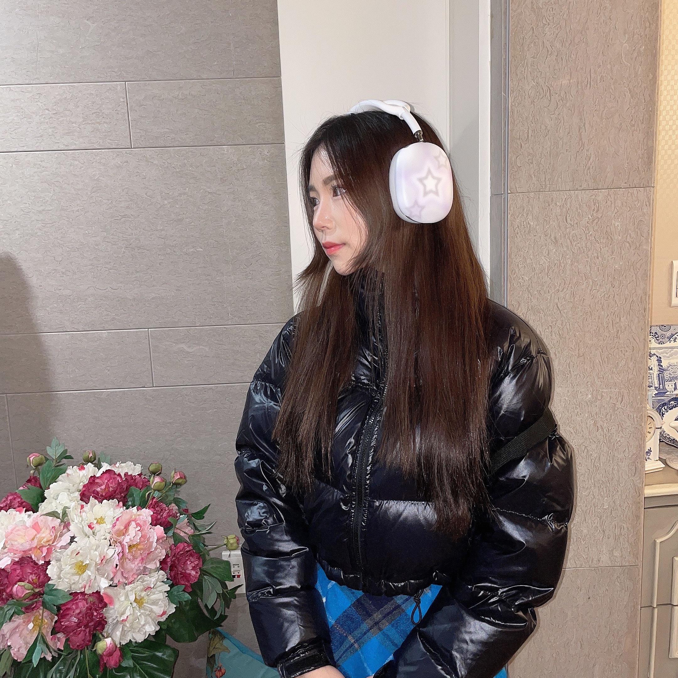 (W) The North Face Nuptse Short Jacket TNF Black, Apple AirPods Max Lightning Silver (Korean Ver.) 착용 스타일 - 2