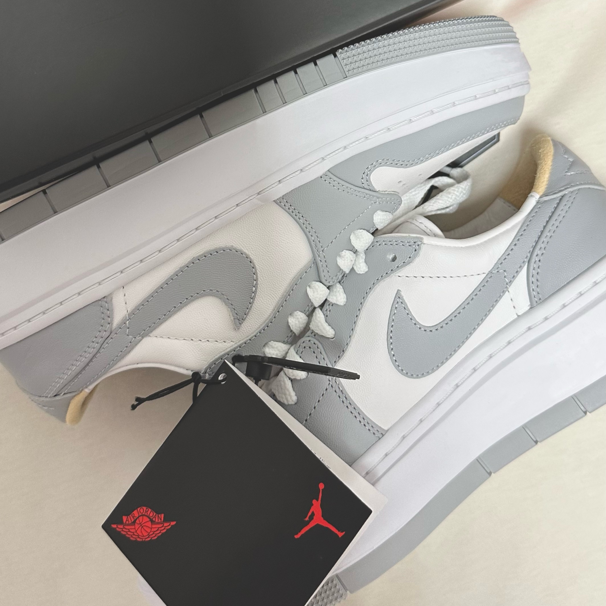 (W) Jordan 1 Elevate Low White and Wolf Grey 착용 스타일