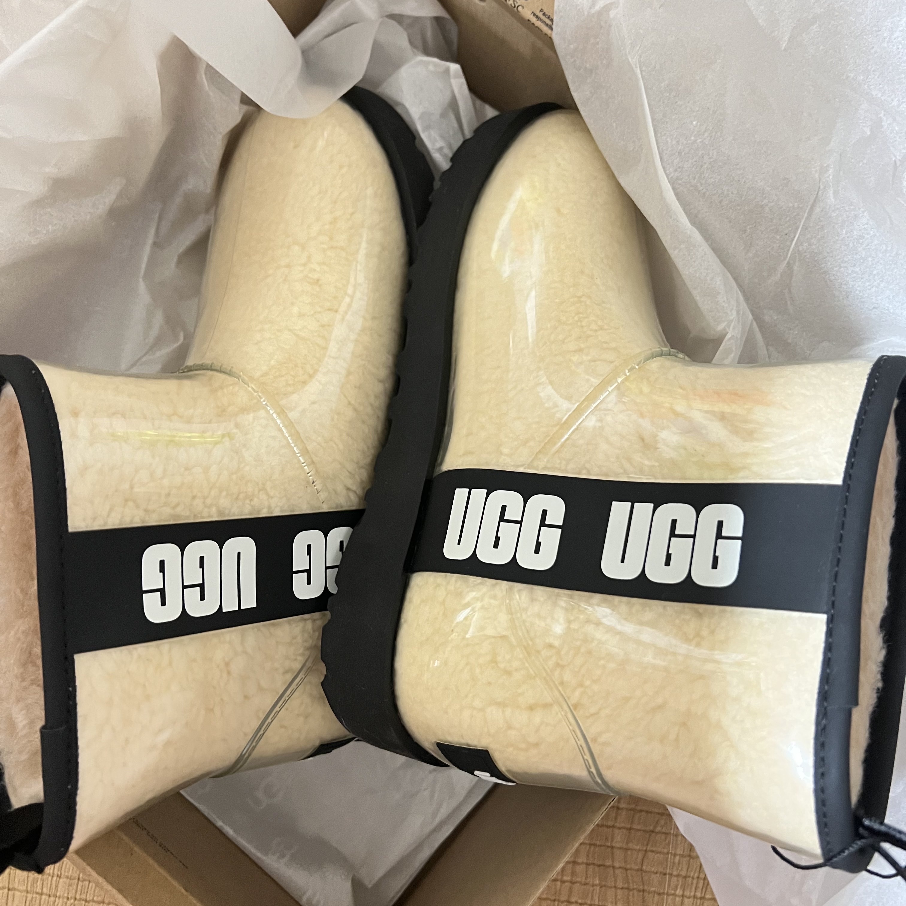 (W) UGG Classic Clear Mini Boots Natural Black 착용 스타일