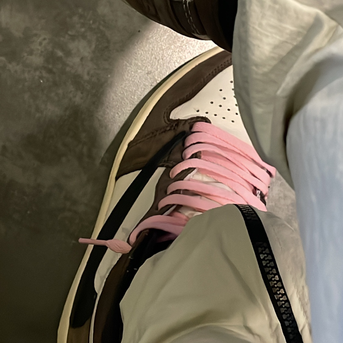 Jordan 1 x Travis Scott Retro High OG SP Mocha 착용 스타일