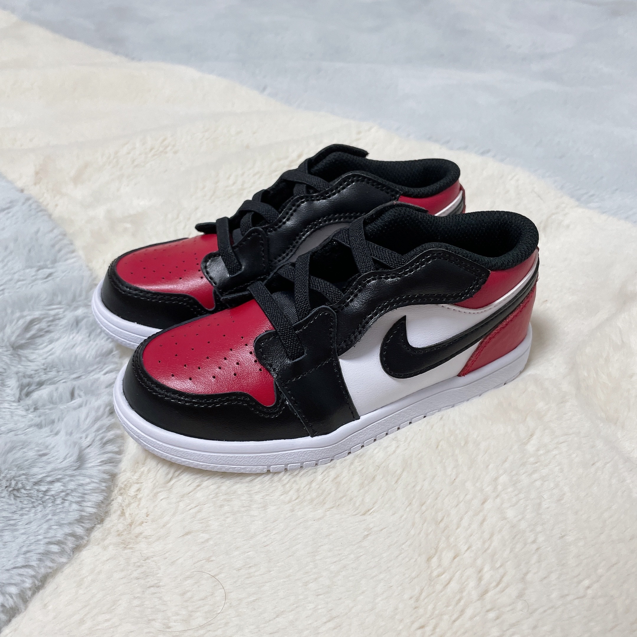(TD) Jordan 1 Low Alt Bred Toe 착용 스타일 - 1