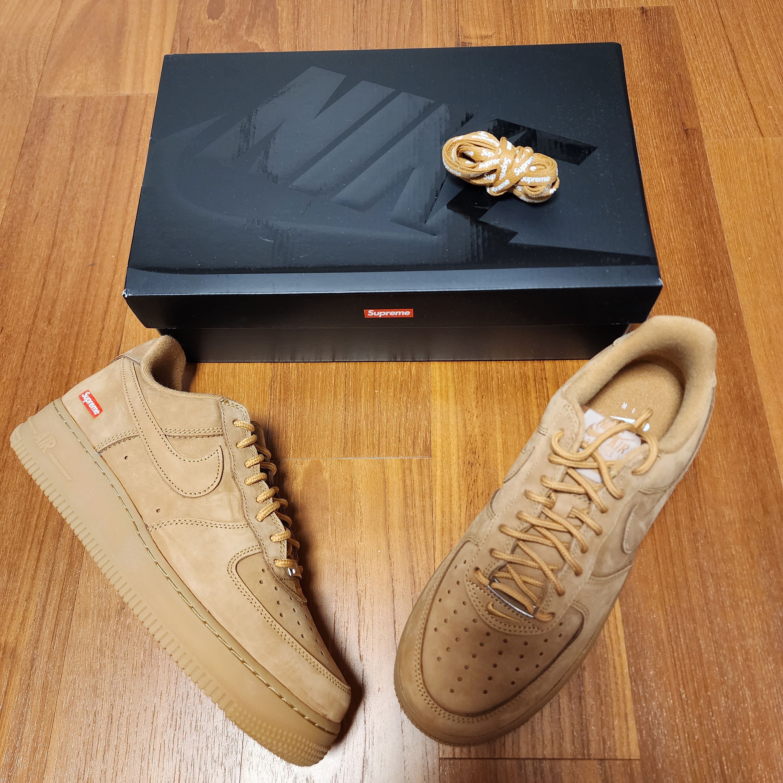 Nike x Supreme Air Force 1 Low Flax 착용 스타일 - 2