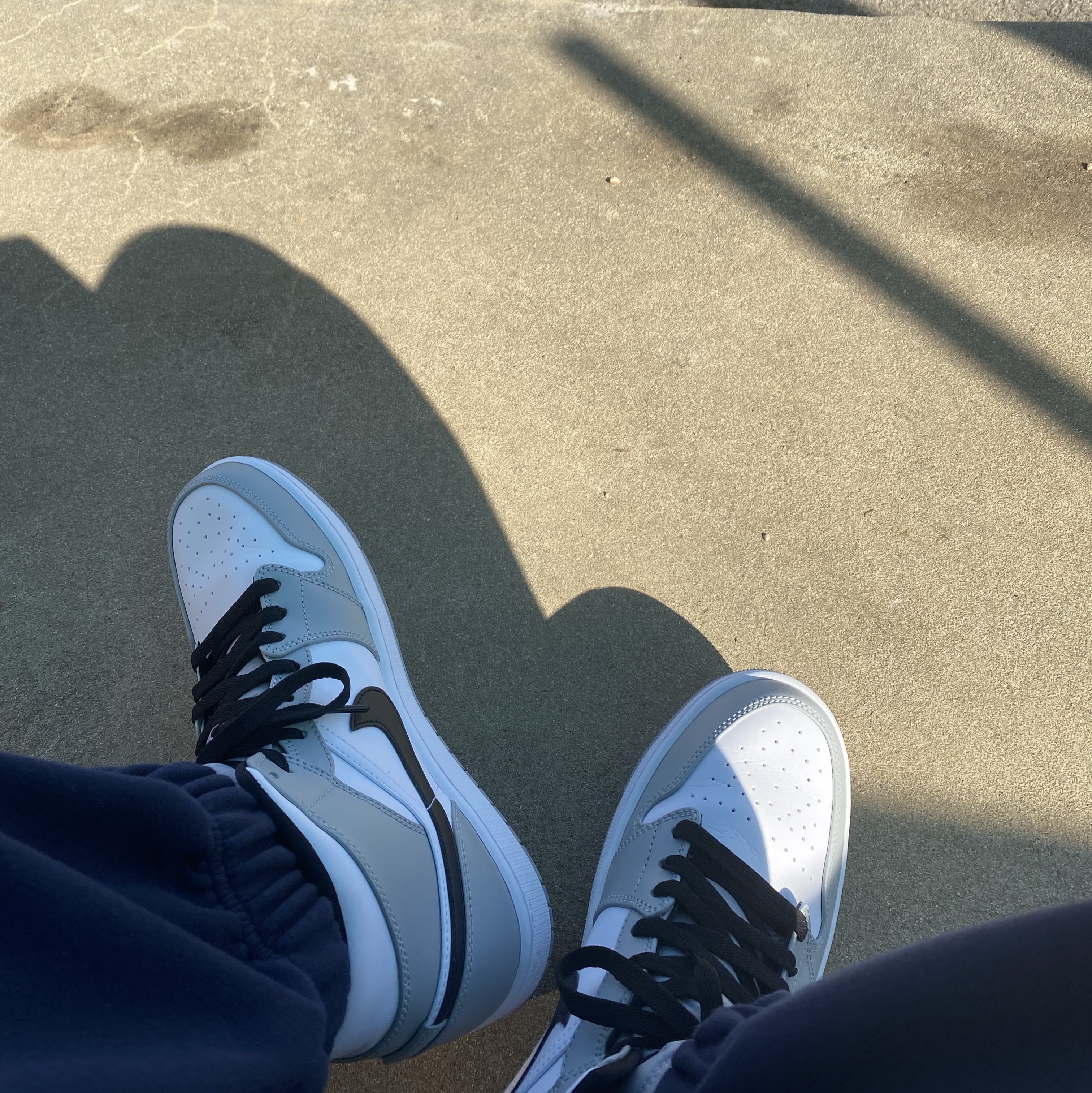 Jordan 1 Mid Light Smoke Grey 착용 스타일
