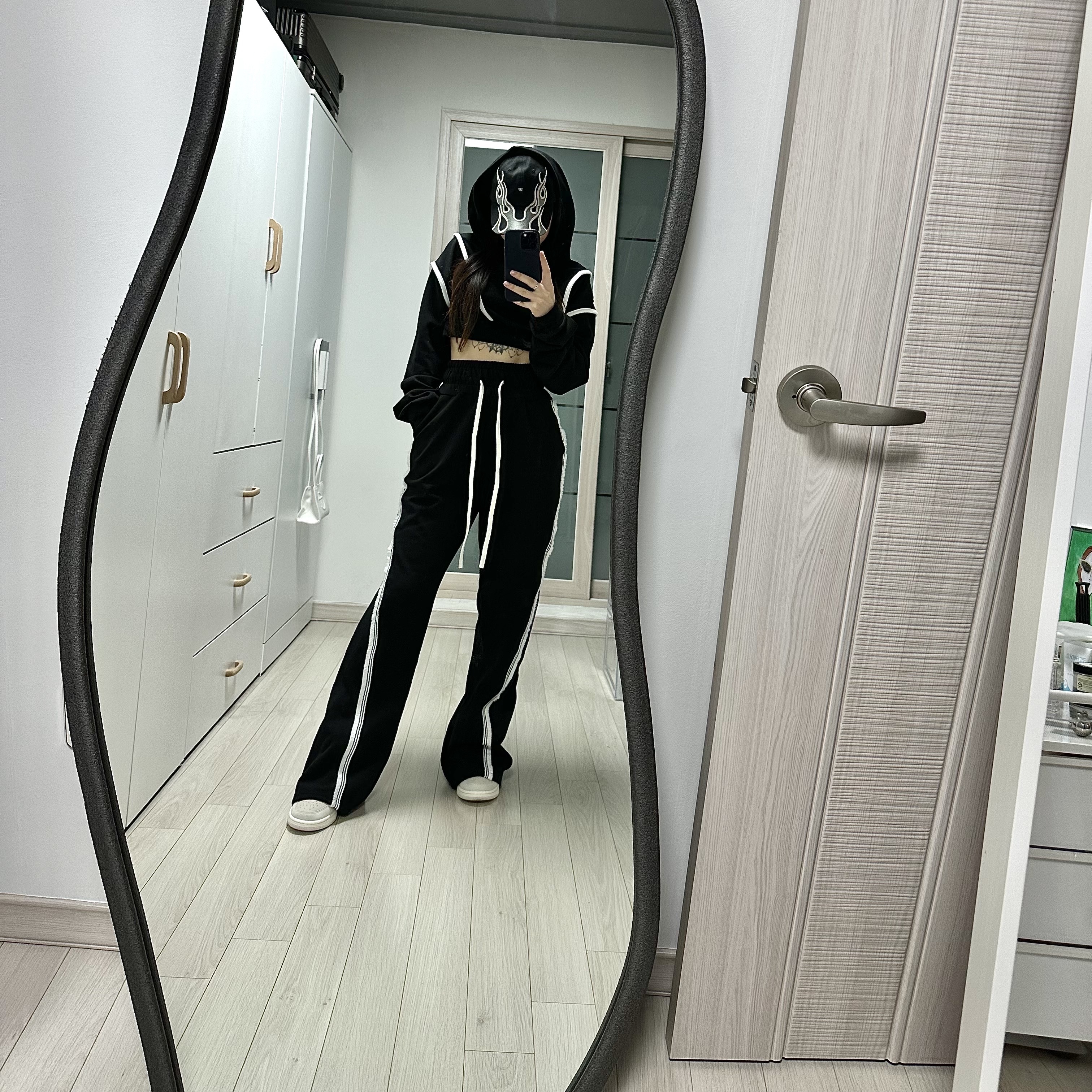 (W) Jordan 1 Zoom Air CMFT Summit Sail, Yeezy Gap Engineered By Balenciaga Flame Cap Black 착용 스타일