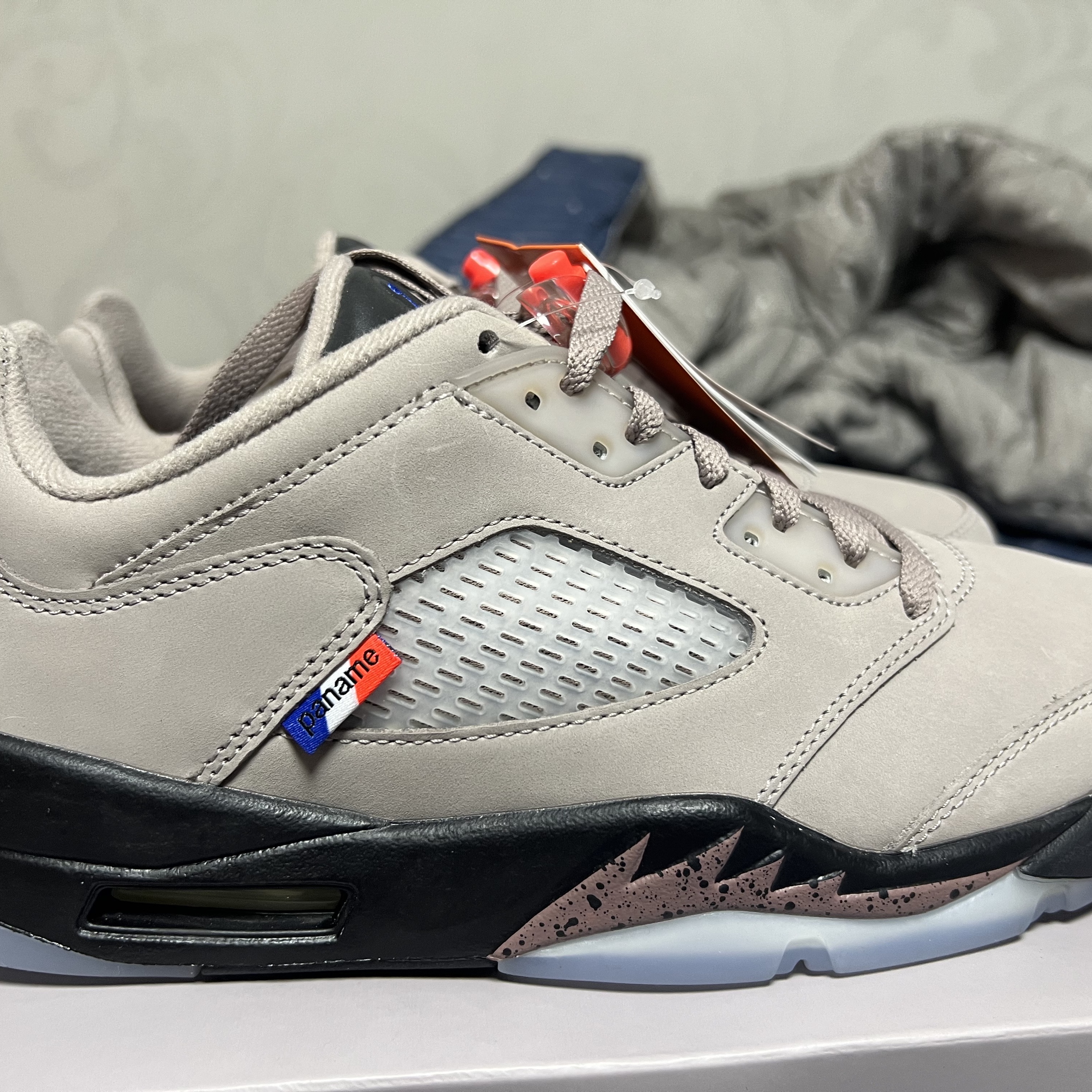 Jordan 5 x Paris Saint-Germain Retro Low 착용 스타일 - 2