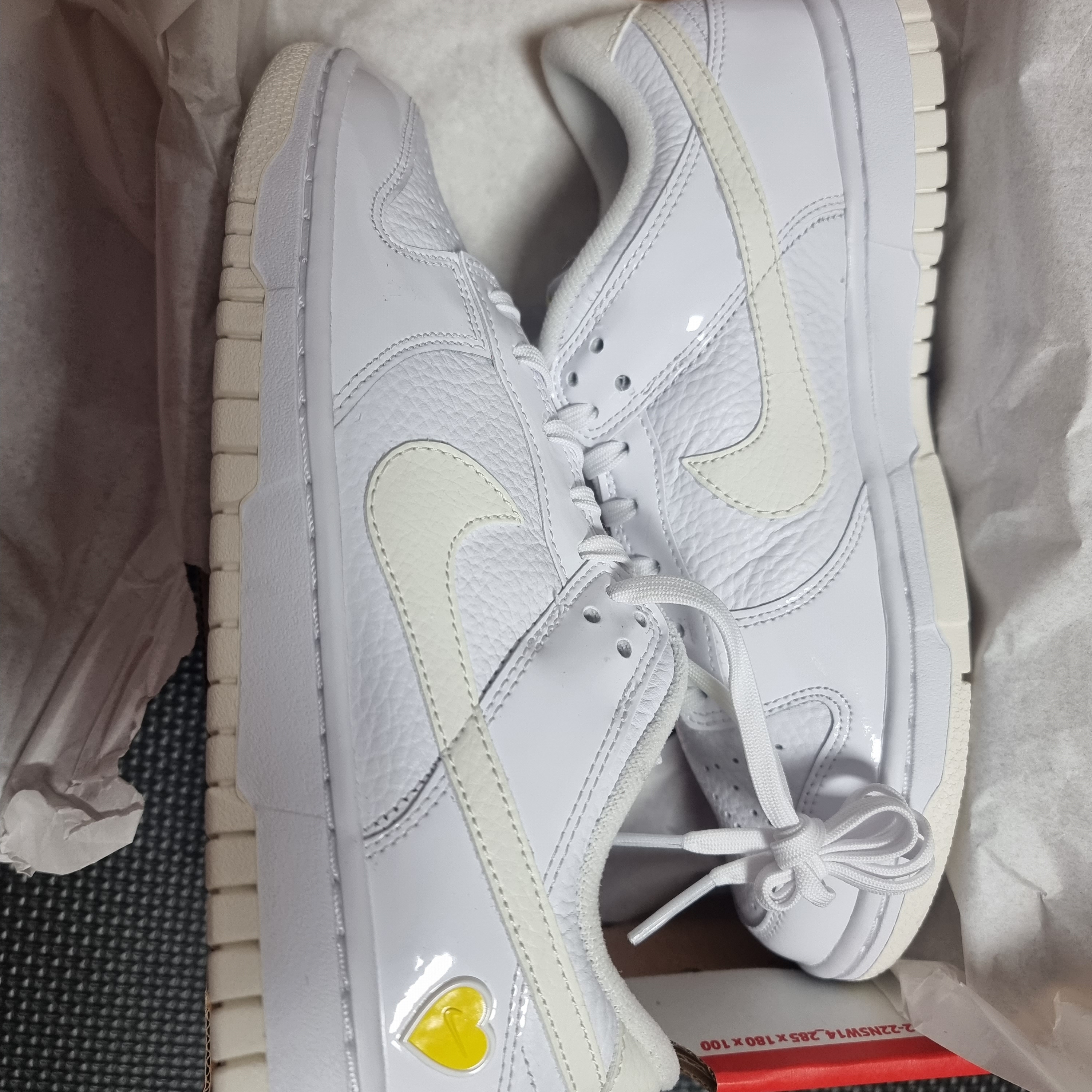 (W) Nike Dunk Low Valentine's Day White Optic Yellow 착용 스타일 - 3