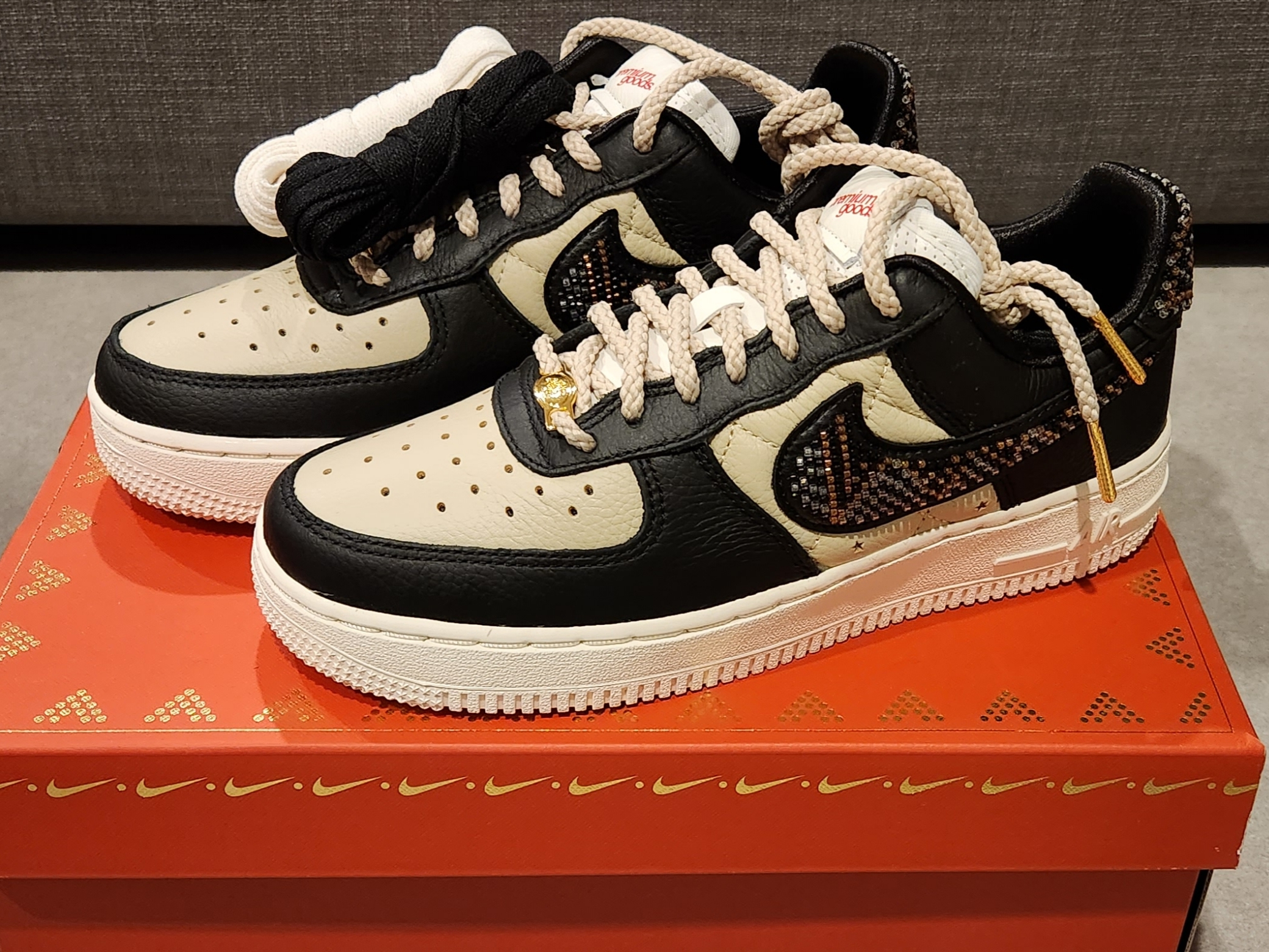 (W) Nike x Premium Goods Air Force 1 Low Black Sand 착용 스타일
