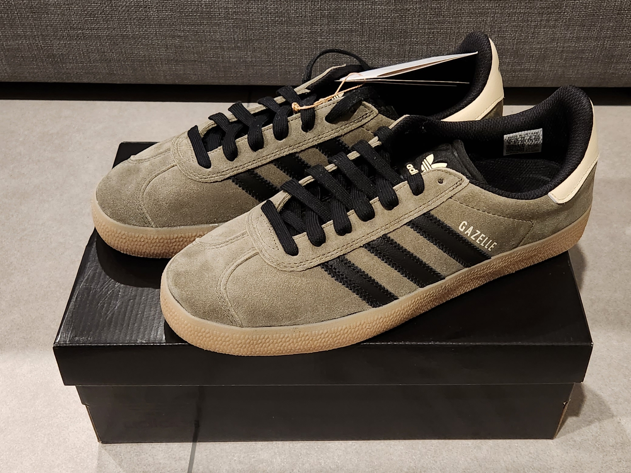 Adidas Gazelle ADV Olive Strata Core Black 착용 스타일