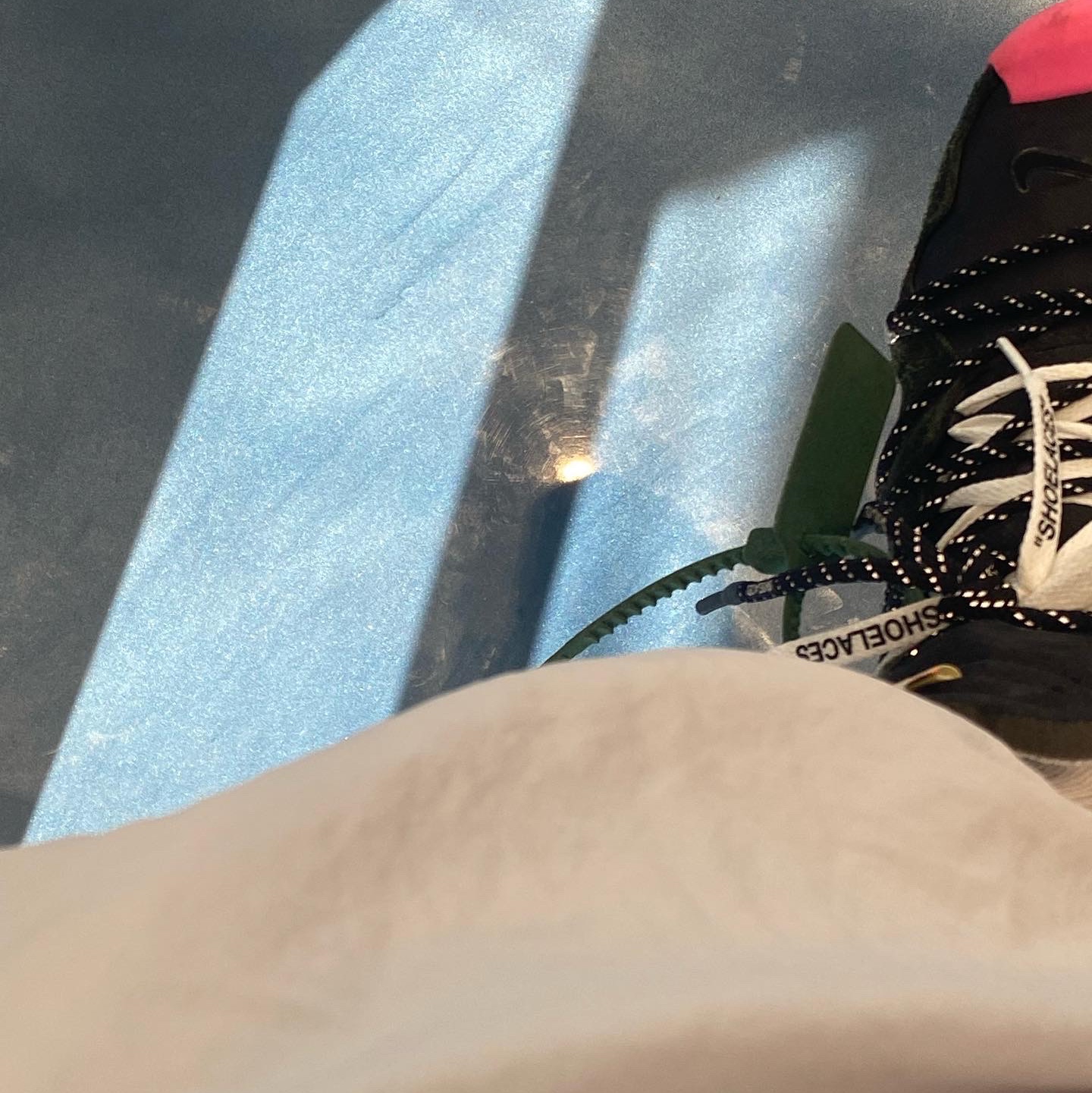 (W) Nike x Off-White Zoom Terra Kiger 5 Black 착용 스타일 - 1