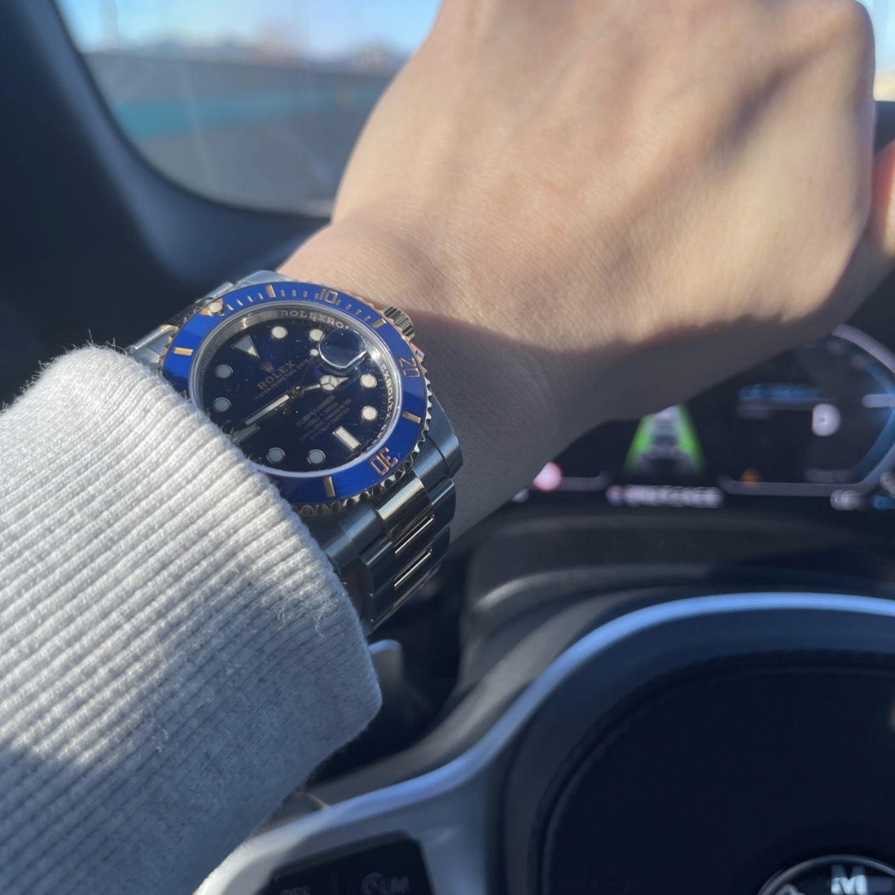 Rolex Submariner Date 41mm 126613LB Royal Blue Oyster 착용 스타일