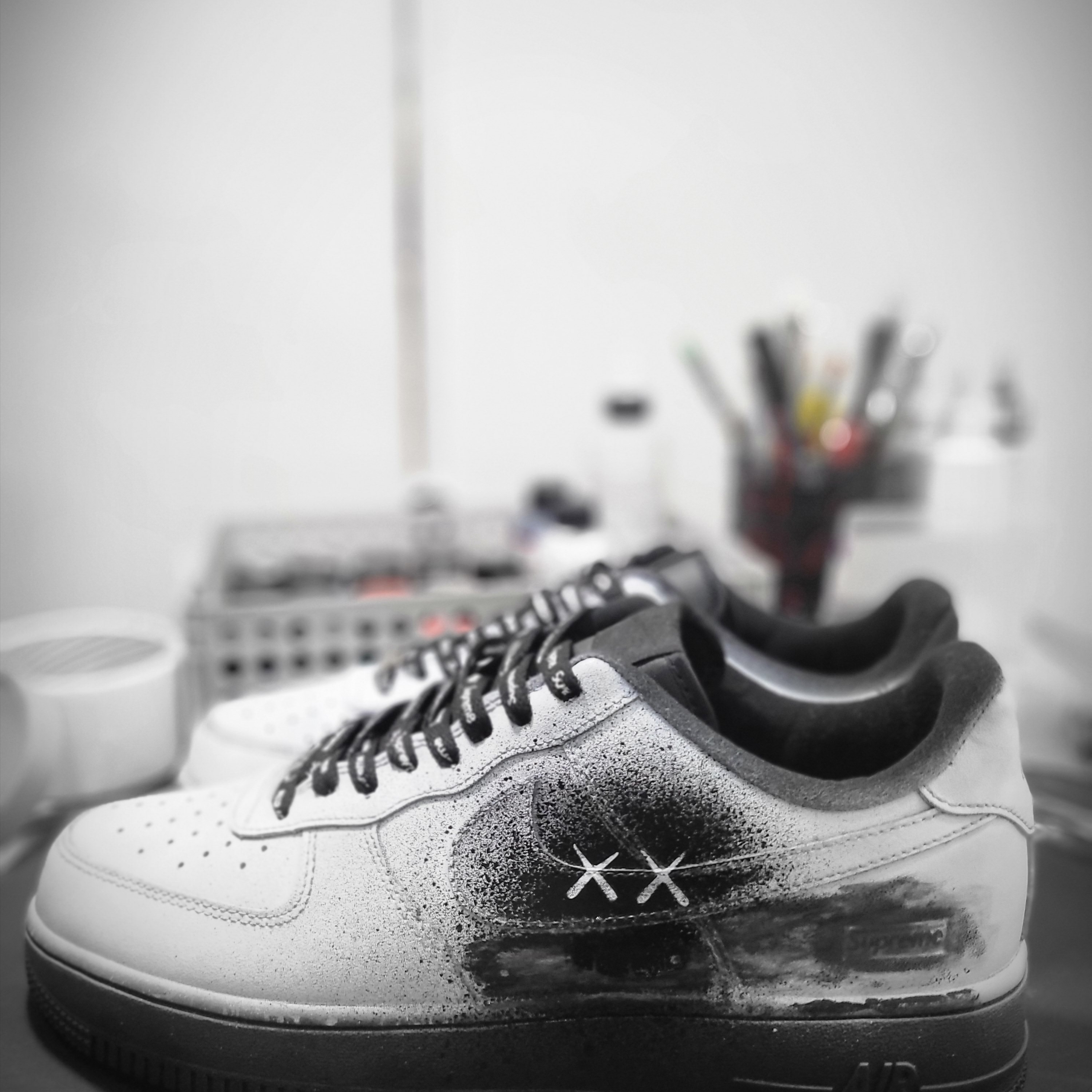 Nike Air Force 1 '07 Low Triple Black, Nike x Supreme Air Force 1 Low Black 착용 스타일 - 3