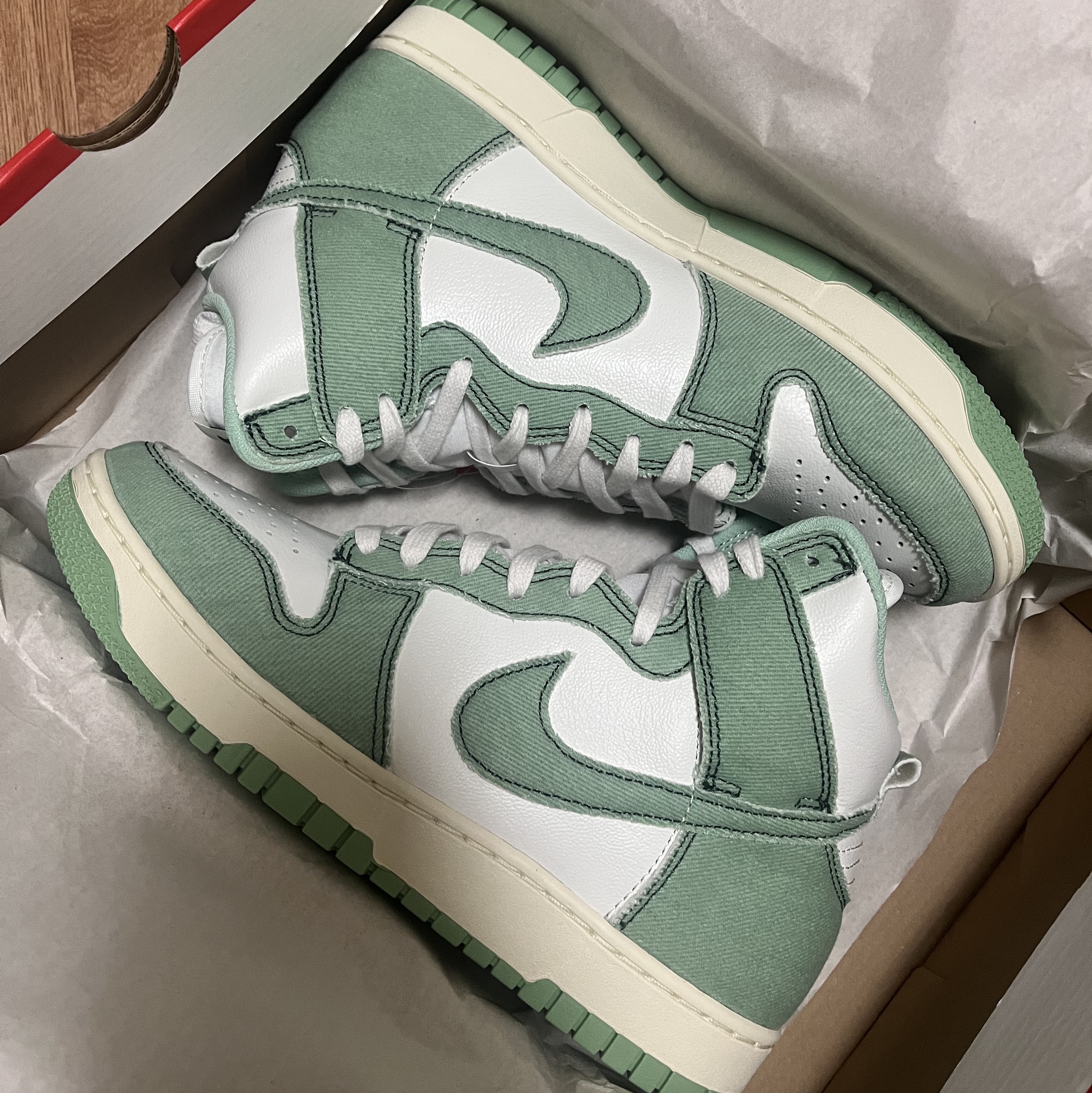 (W) Nike Dunk High 1985 Enamel Green 착용 스타일