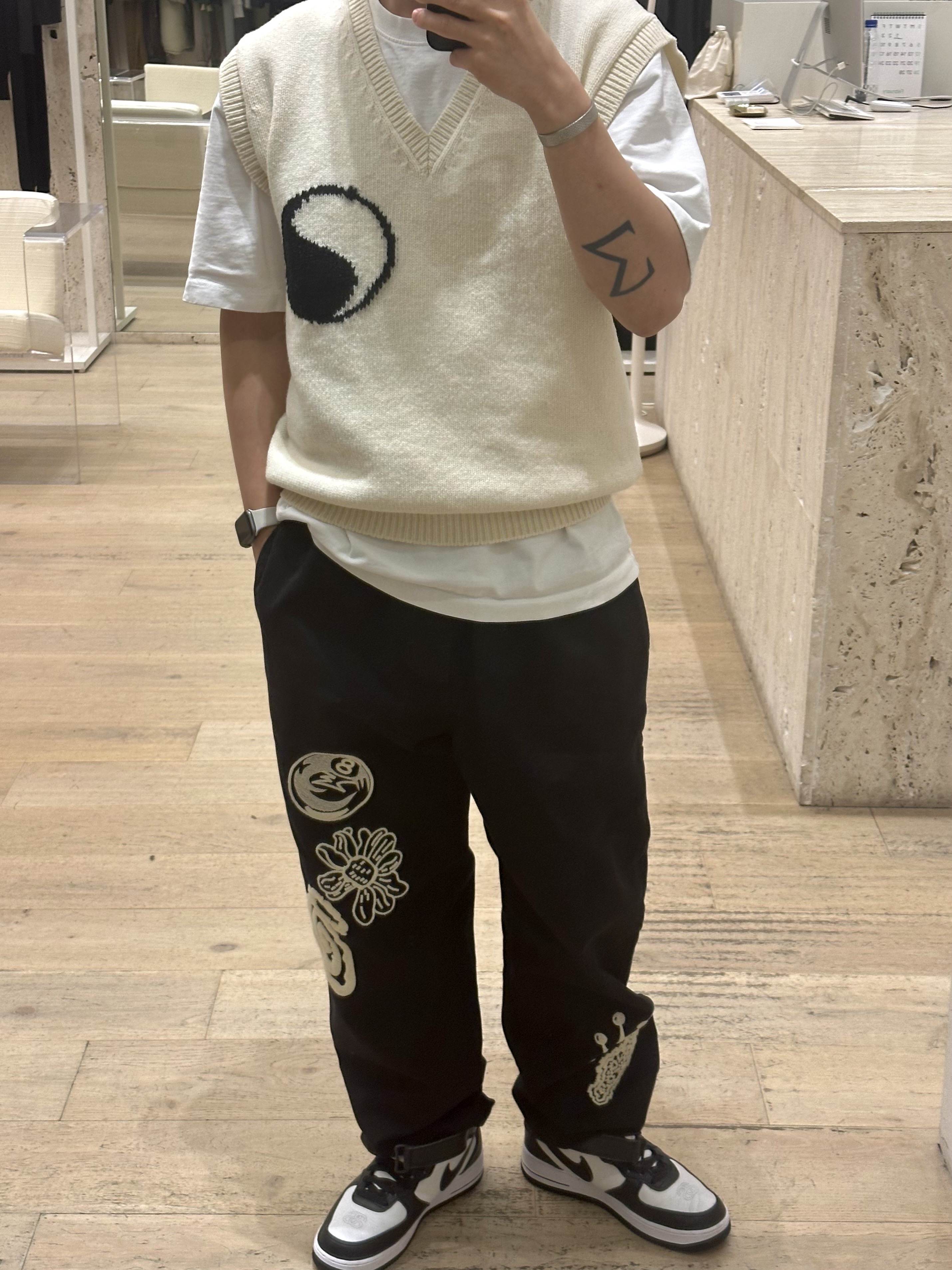 Nike x Stussy Air Force 1 '07 Mid SP Black and Light Bone, Stussy Noma Icon Beach Pants Washed Black 착용 스타일 - 4