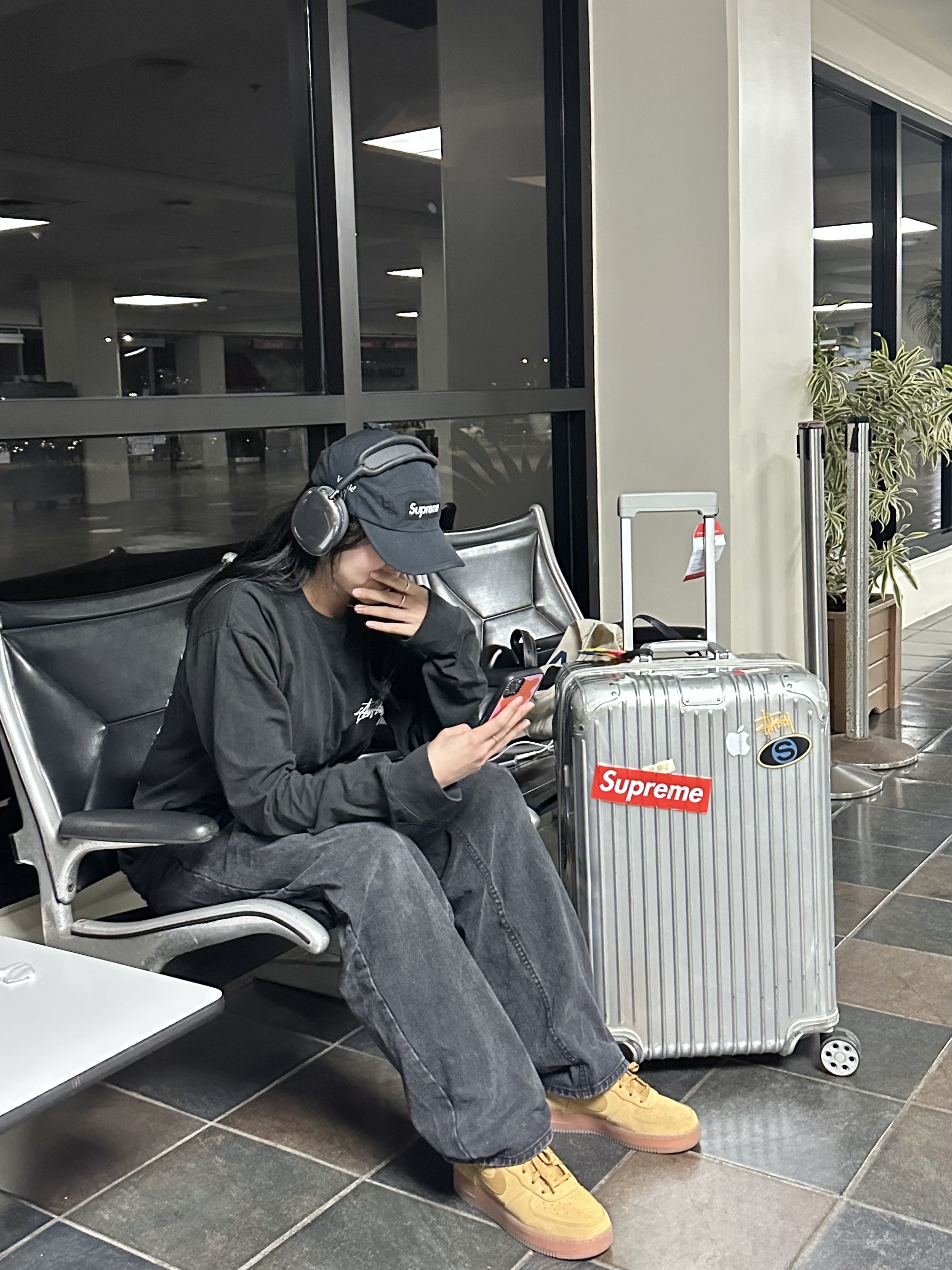 Apple AirPods Max Lightning Space Gray (Korean Ver.), Supreme Ventile Camp Cap Black - 22FW 착용 스타일 - 1