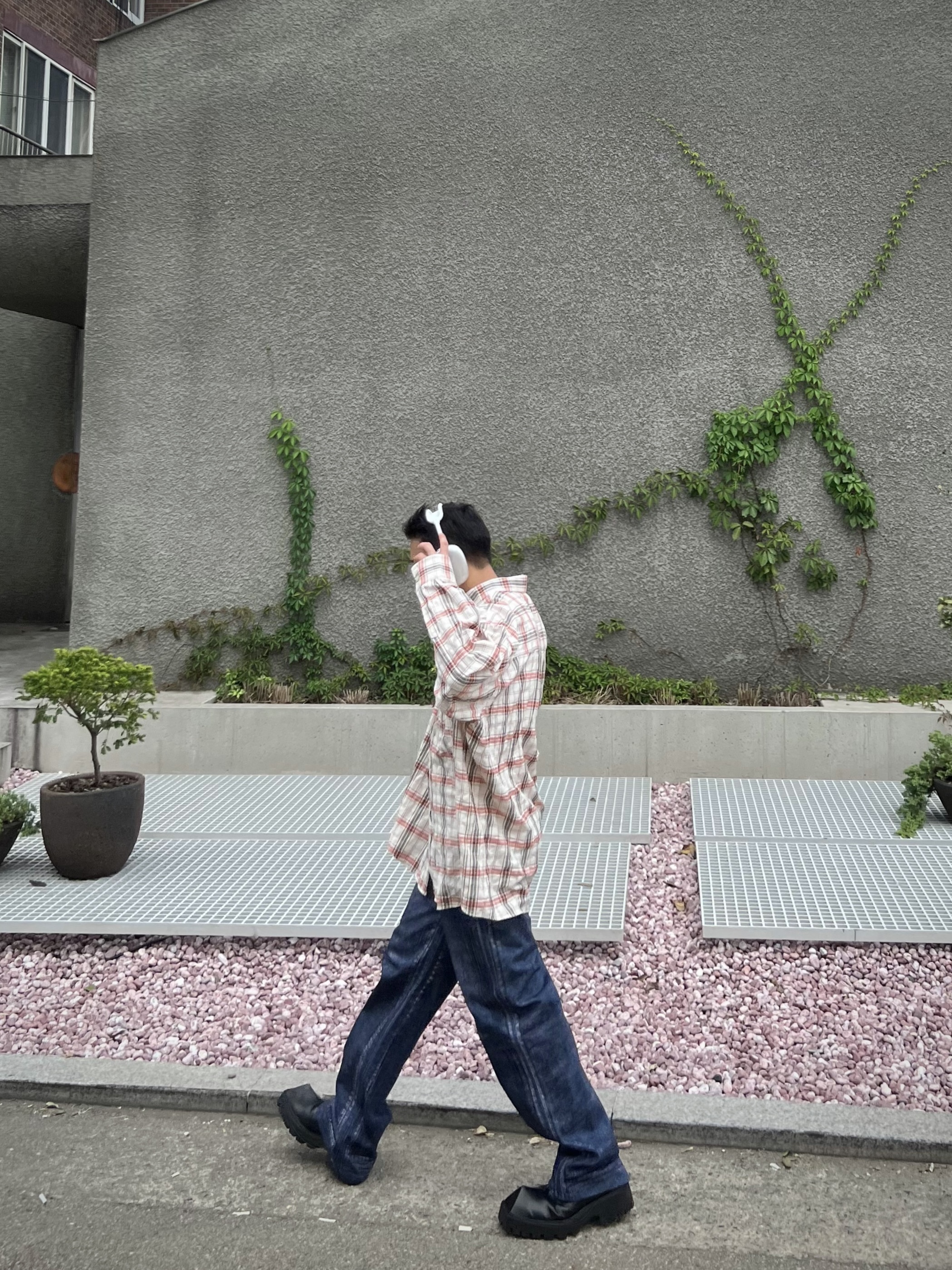 Our Legacy Borrowed BD Shirt Off White Orange Memory Check, Balenciaga Rhino Derby Shoes Black 착용 스타일 - 2