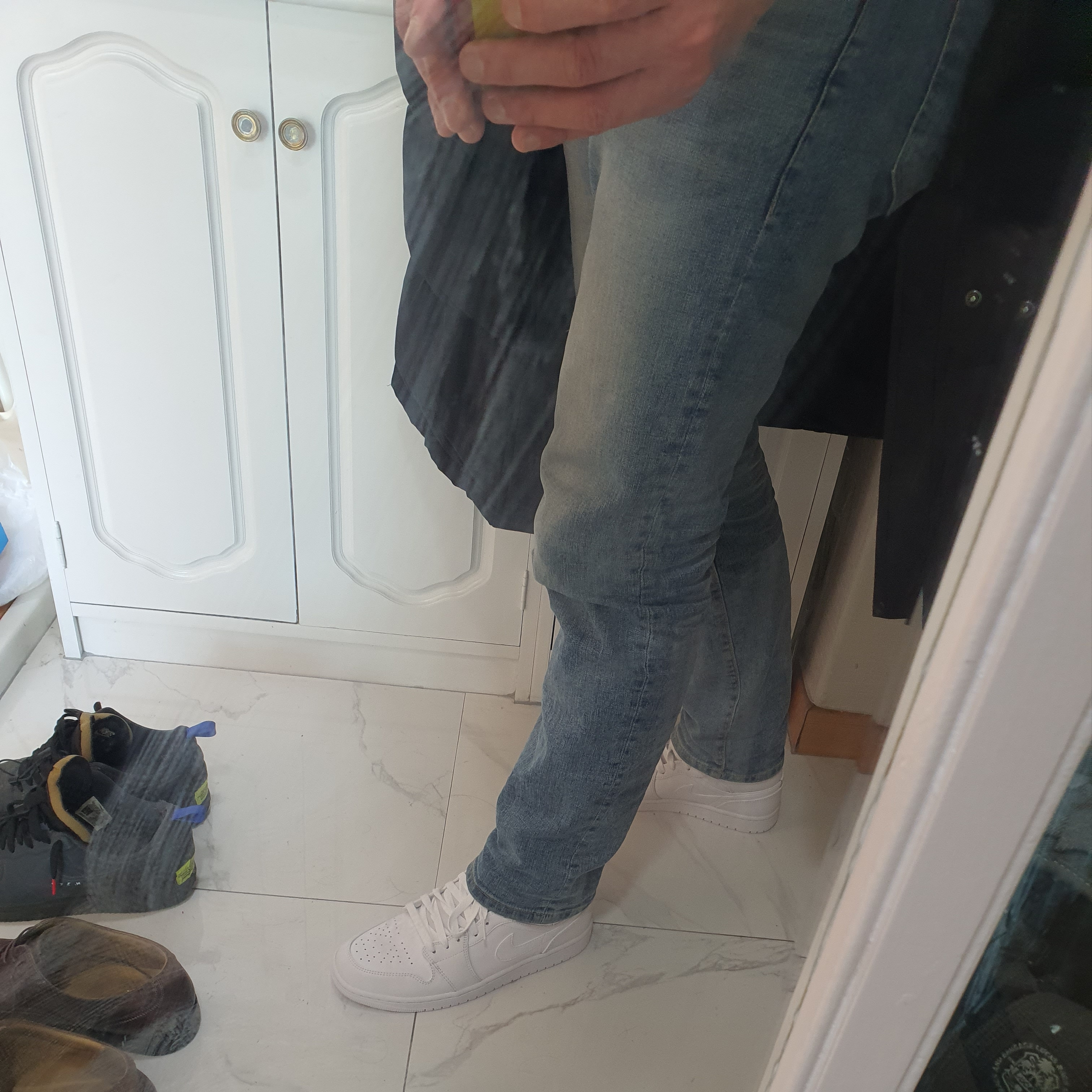 Jordan 1 Mid Triple White 2022 착용 스타일 - 3