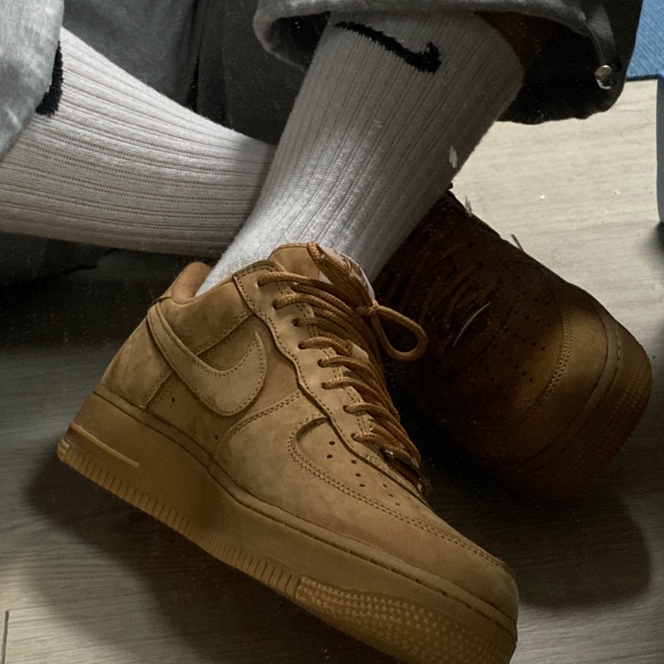 Nike x Supreme Air Force 1 Low Flax 착용 스타일