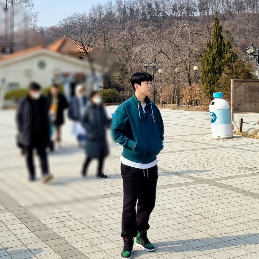 Jordan 1 Retro High OG Pine Green Black, Puma x AMI Half-Zip Sweatshirt Varsity Green 착용 스타일