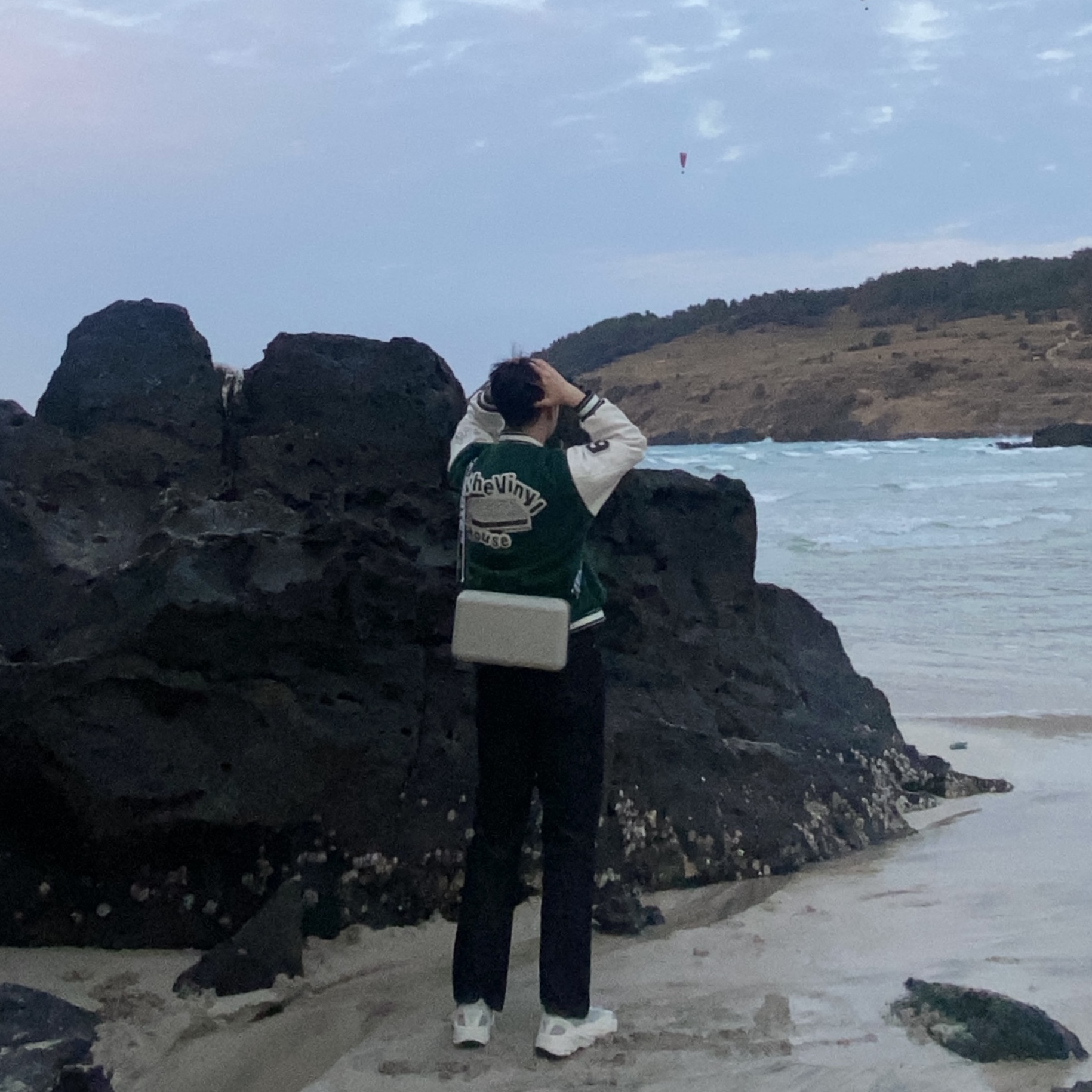 Off-White x Amore Pacific Protection Box (Without Cosmetics), Adidas Yeezy Boost 700 V2 Static 2022 착용 스타일