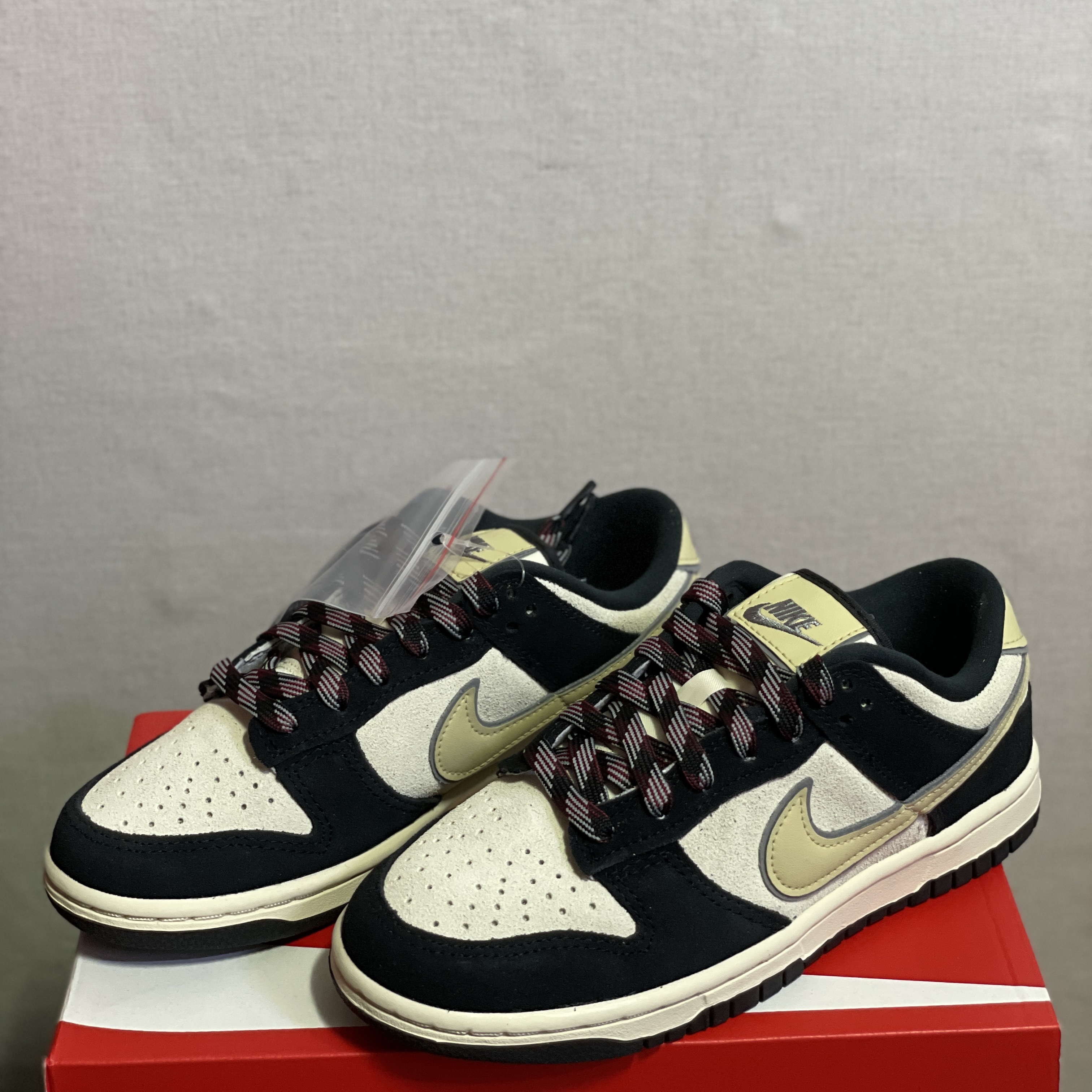 (W) Nike Dunk Low LX Black Suede 착용 스타일 - 1