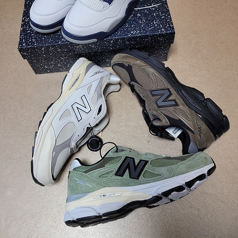 New Balance x JJJJound 990v3 Olive, New Balance x JJJJound 990v3 Brown Black 착용 스타일 - 1