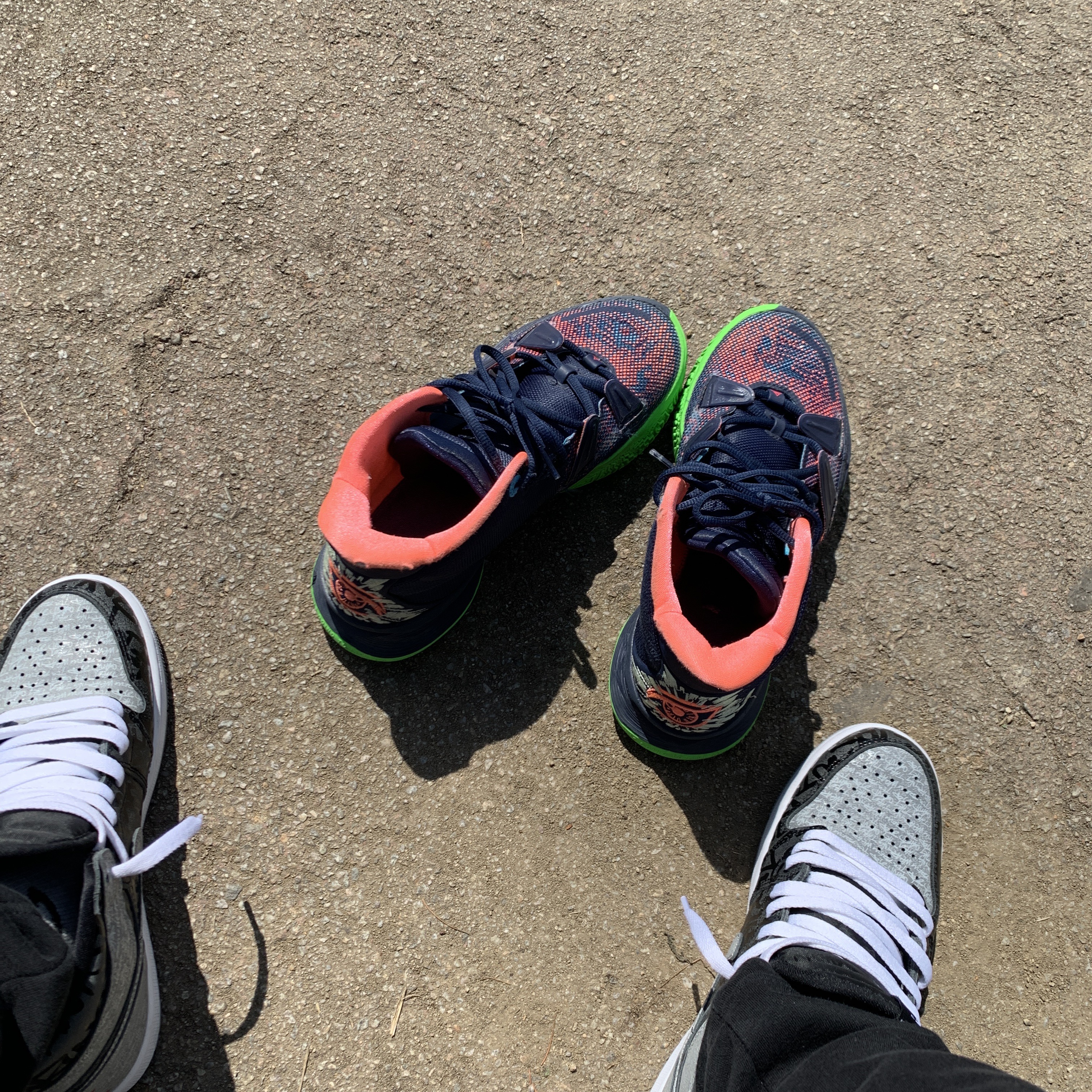 Nike Kyrie 7 EP Midnight Navy, Jordan 1 Retro High OG Rebellionaire 착용 스타일 - 1