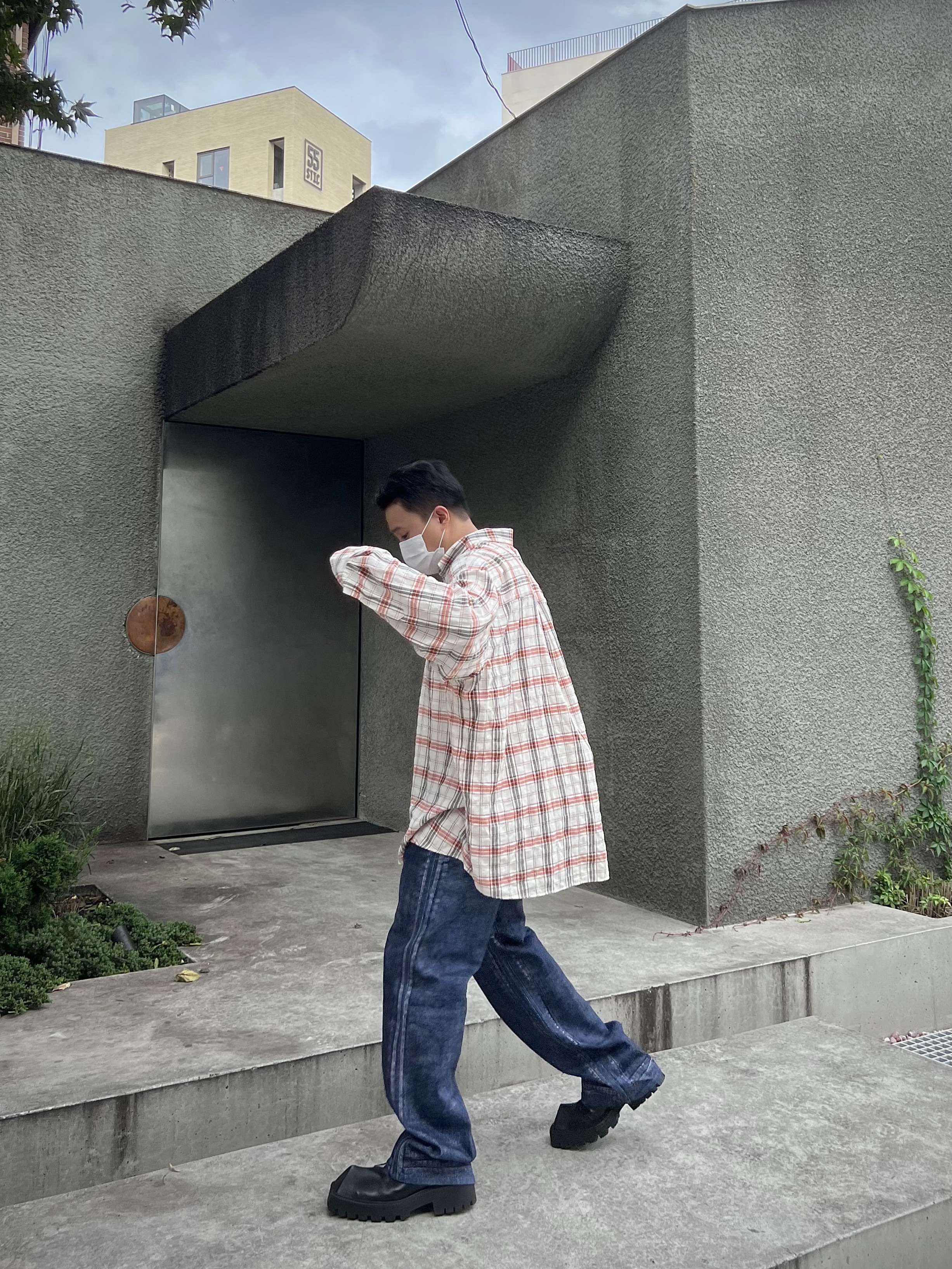 Our Legacy Borrowed BD Shirt Off White Orange Memory Check, Balenciaga Rhino Derby Shoes Black 착용 스타일 - 1