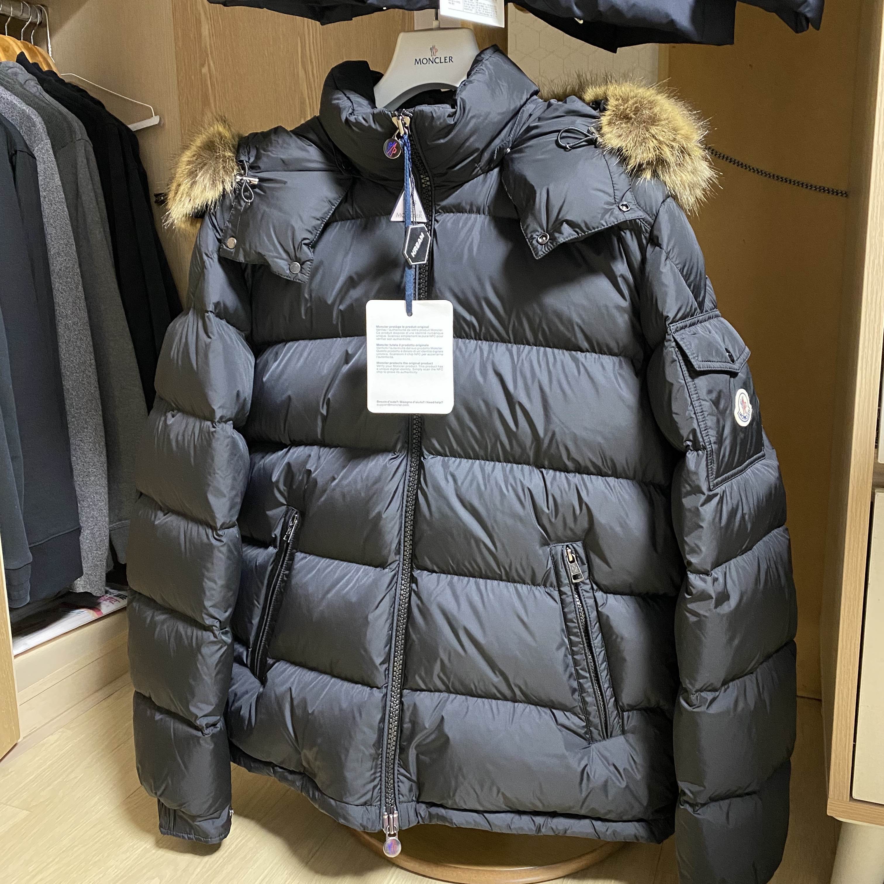 Moncler Mayaf Short Down Jacket Black - 22FW 착용 스타일