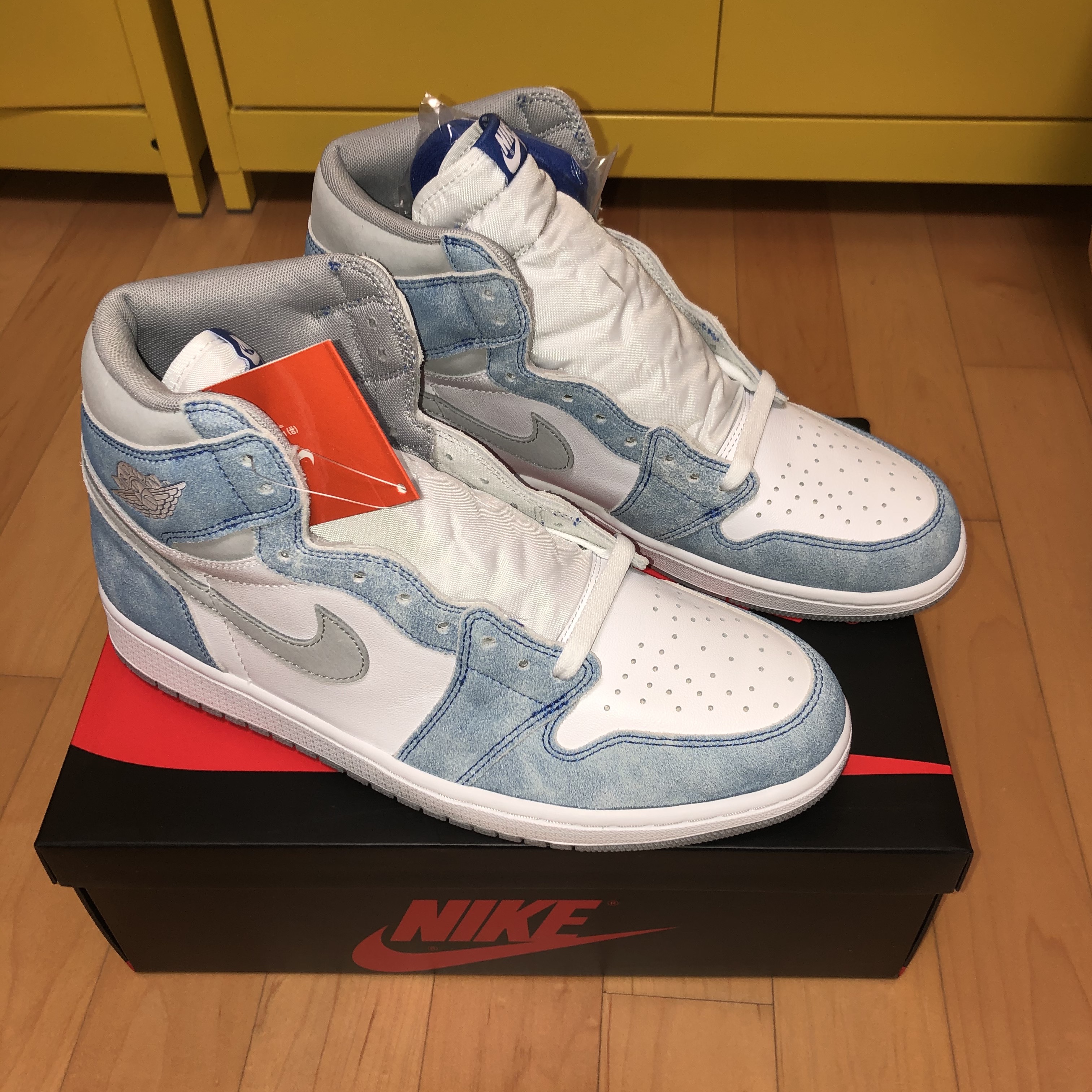 Jordan 1 Retro High OG Hyper Royal 착용 스타일 - 1