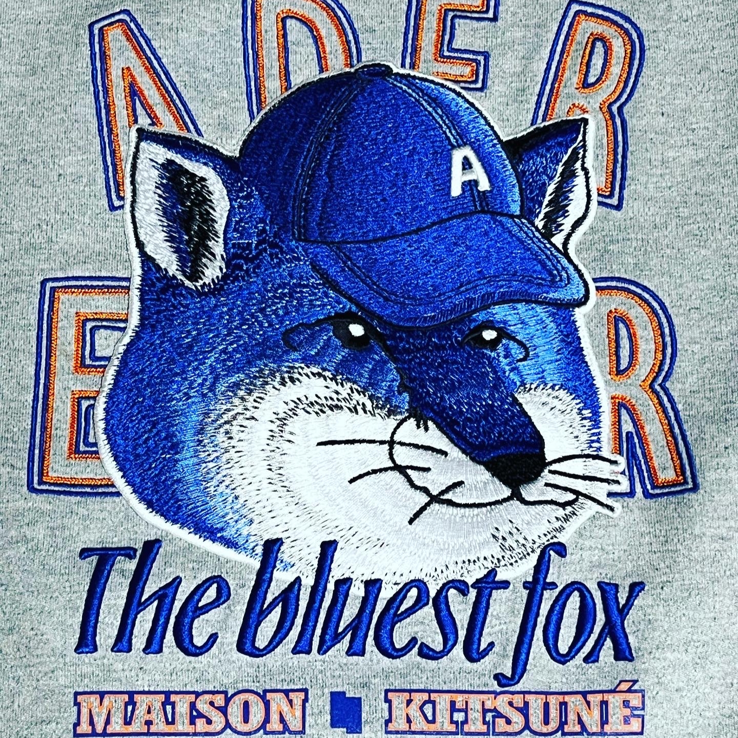 Maison Kitsune x Ader Error The Bluest Fox T-Shirt Grey 착용 스타일 - 3