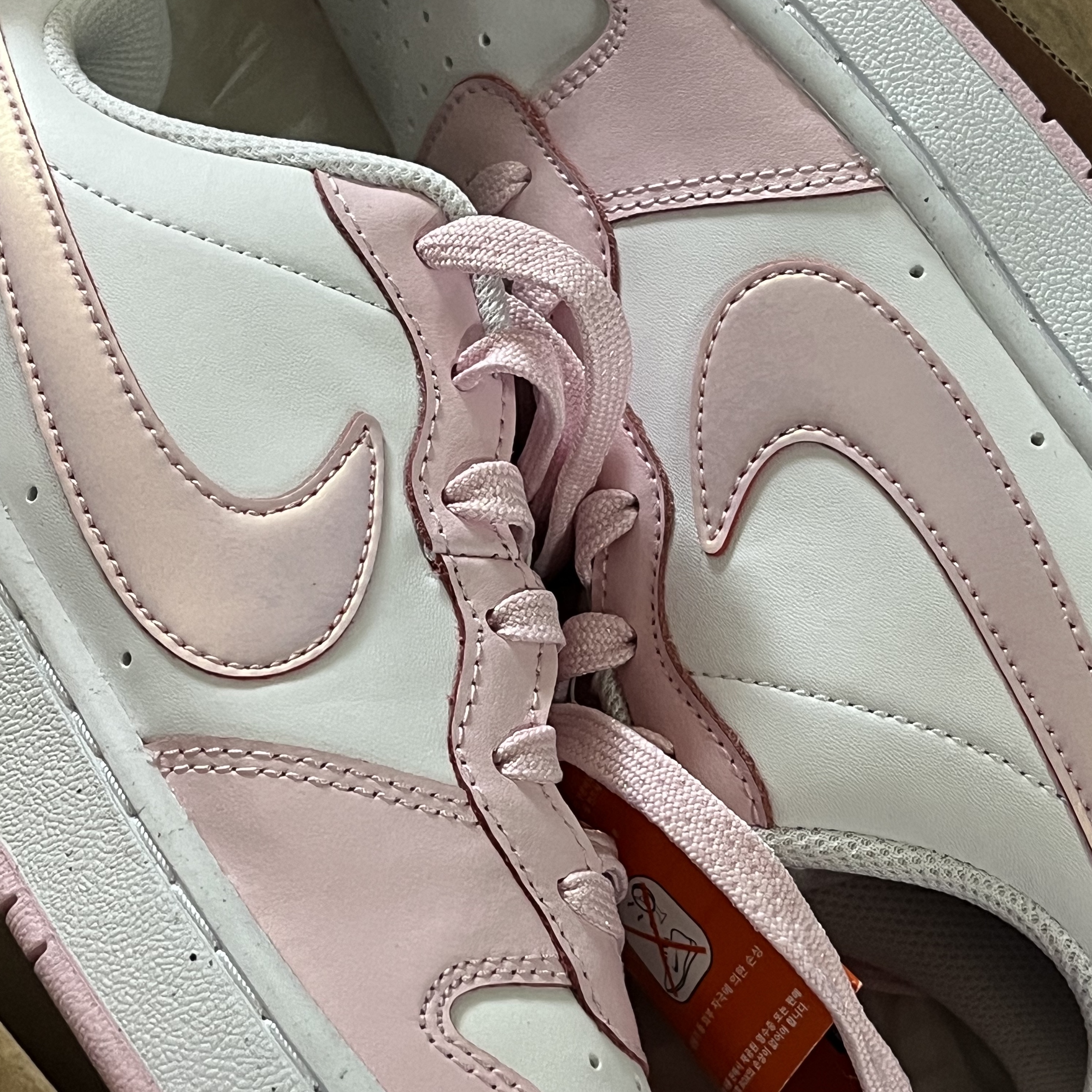 (GS) Nike Court Borough 2 SE White Pink Foam 착용 스타일