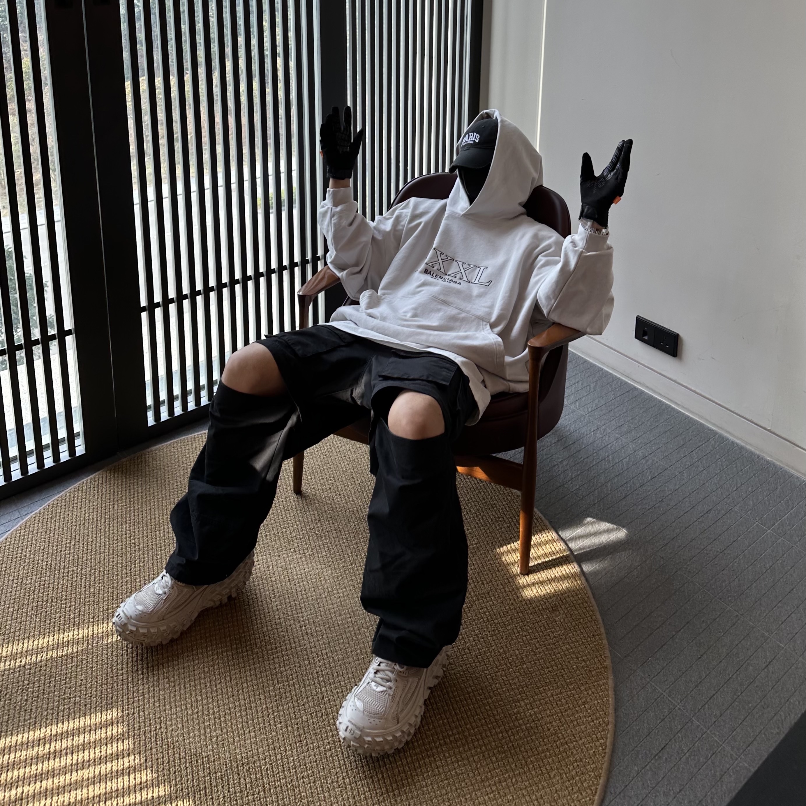 Balenciaga Cities Paris Cap Black, Balenciaga 3XL Hoodie Large Fit Off White 착용 스타일