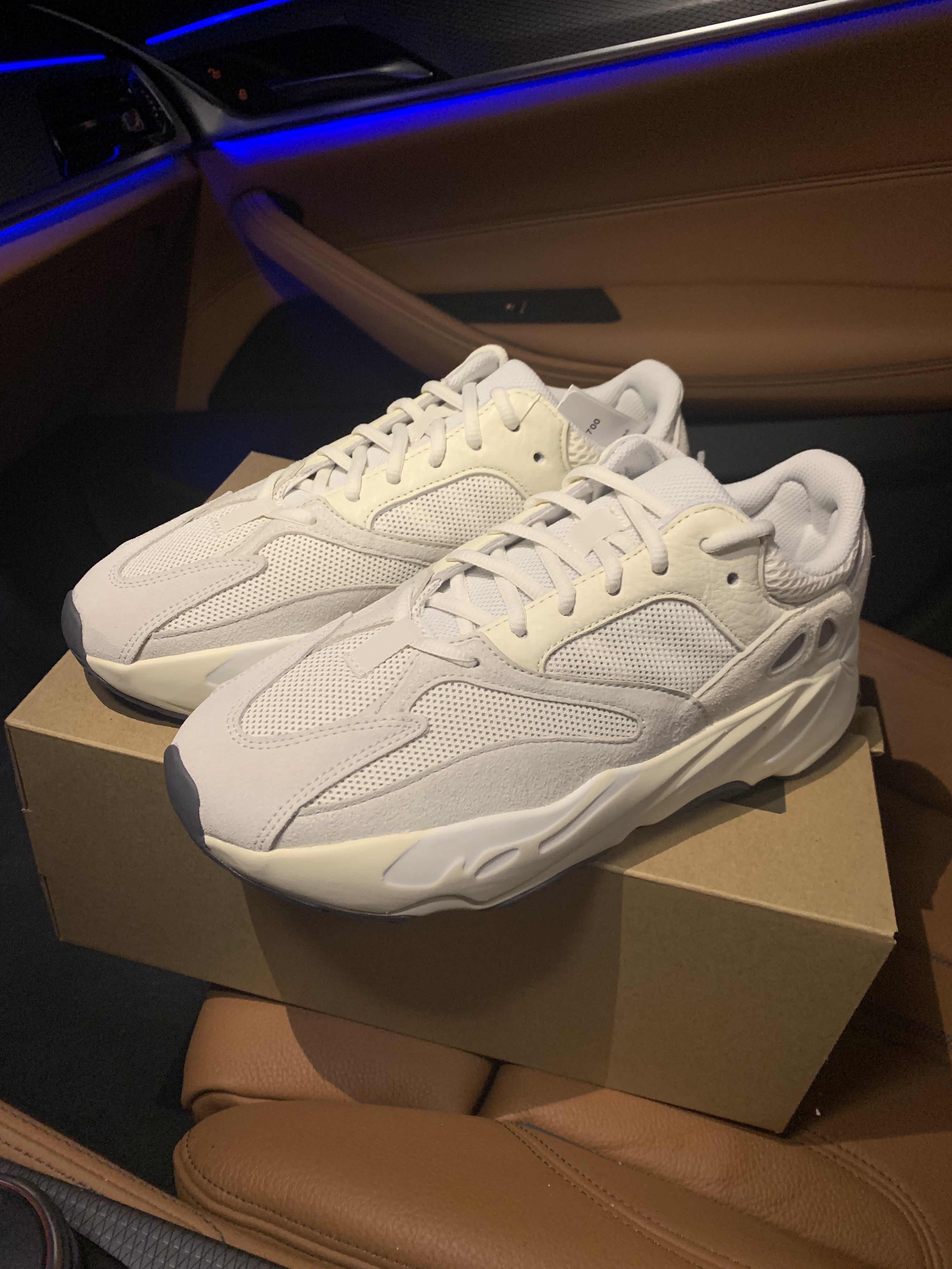 Adidas Yeezy Boost 700 Analog 2019 착용 스타일