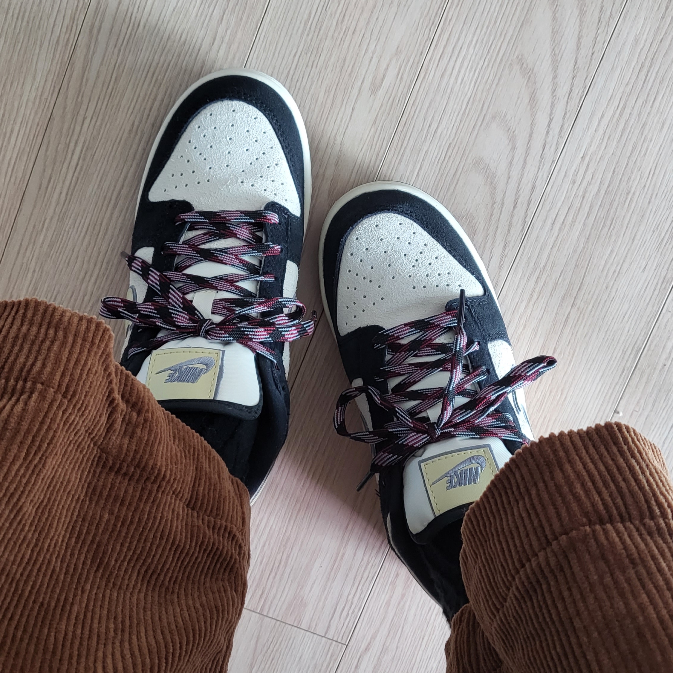 (W) Nike Dunk Low LX Black Suede 착용 스타일 - 1