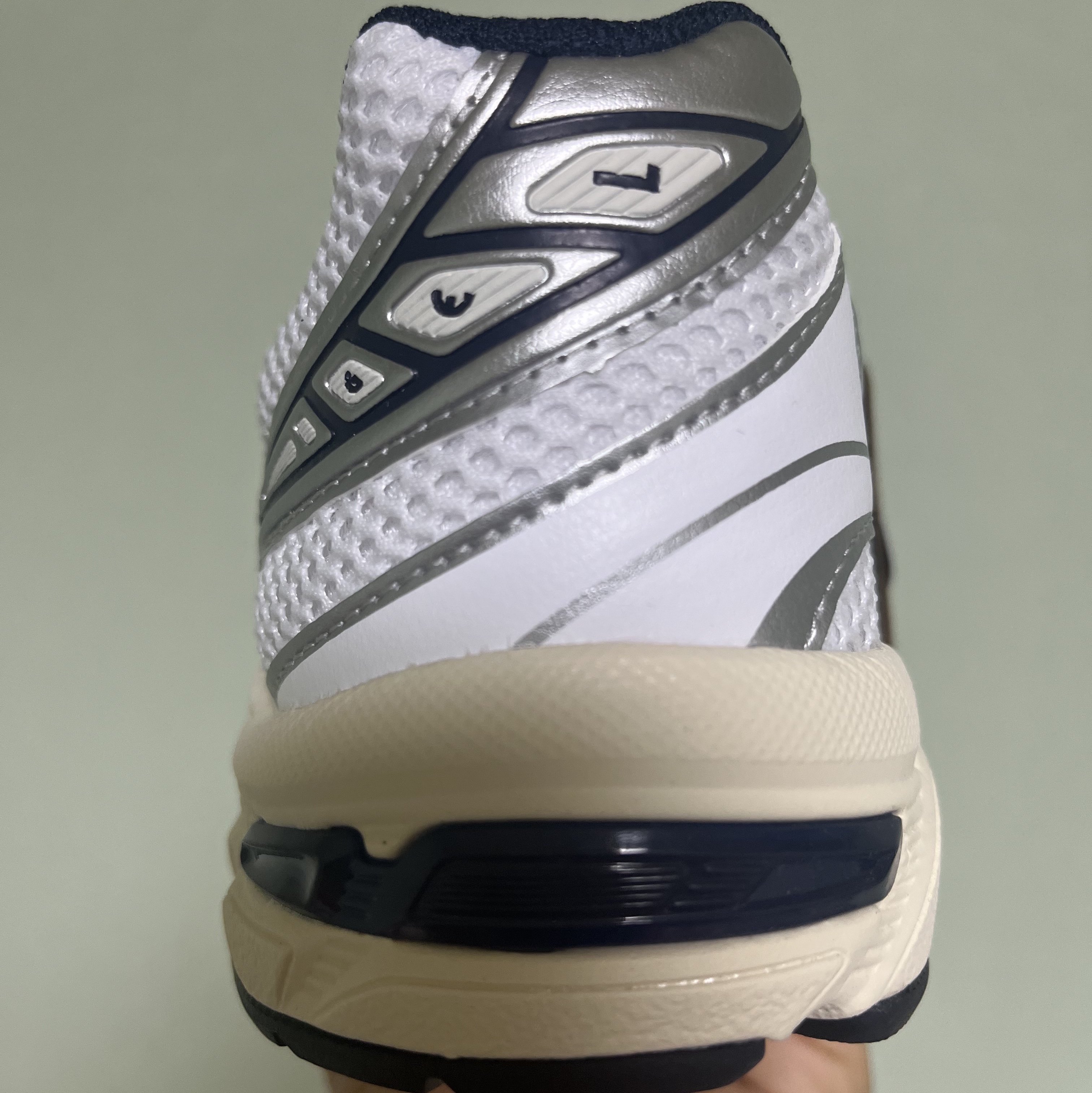 (W) Asics Gel-1130 White Midnight 착용 스타일 - 3