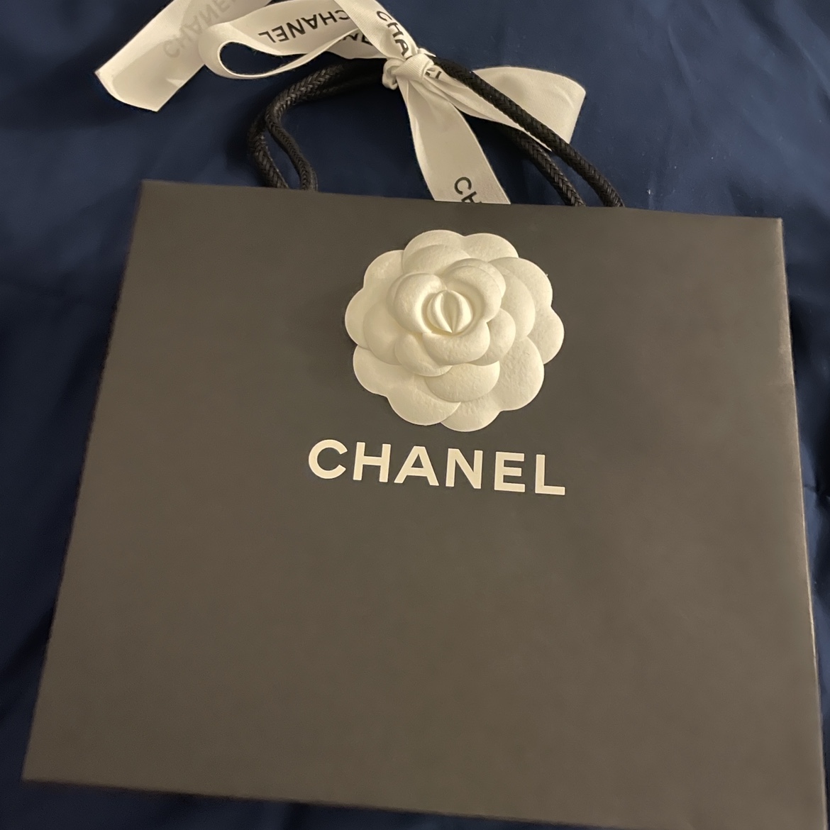 Chanel Boy Chanel Flap Card Holder Grained Calfskin & Gold Black 착용 스타일 - 2