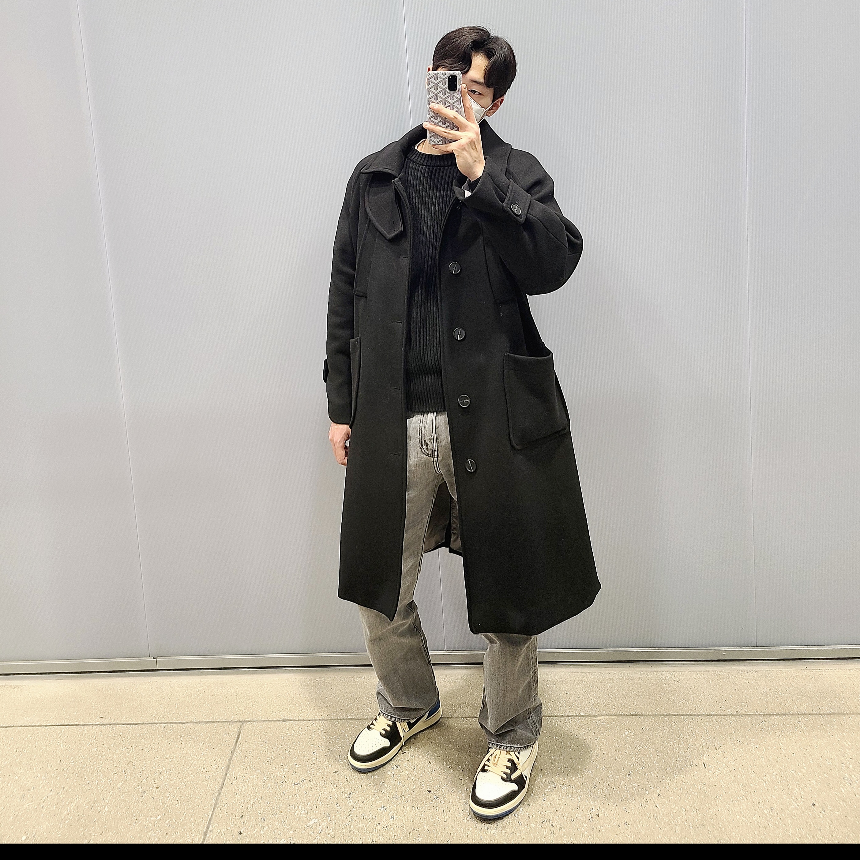Undermycar Legion.02 Balmacaan Oversized Wool Coat Black, Jordan 1 x Travis Scott x Fragment Retro Low OG SP Military Blue 착용 스타일