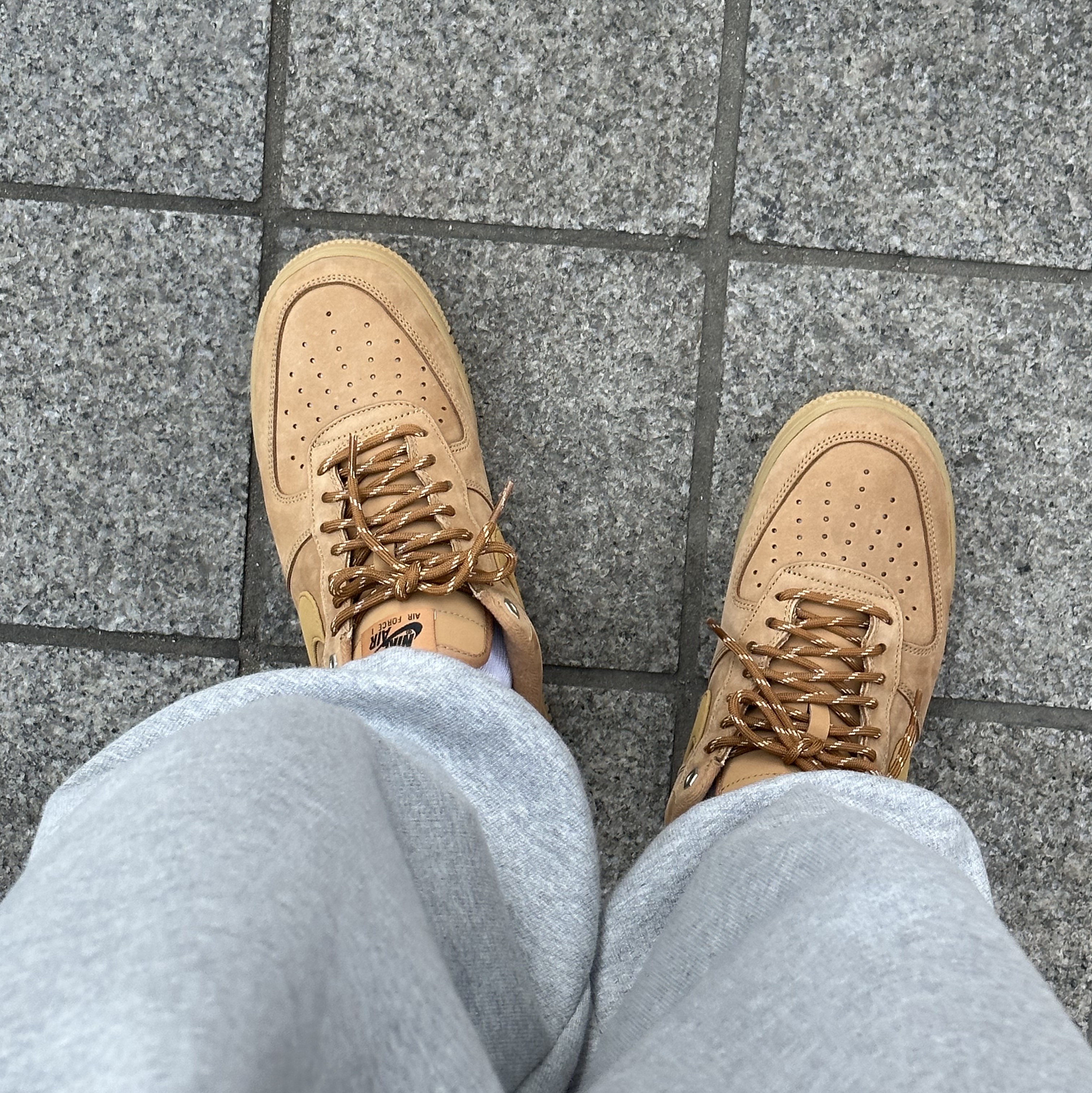 Nike Air Force 1 '07 WB Flax 착용 스타일