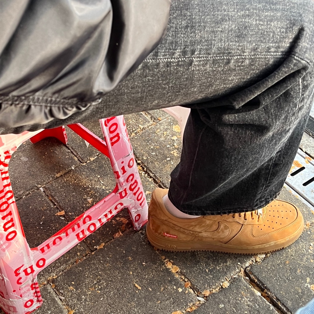 Nike x Supreme Air Force 1 Low Flax 착용 스타일 - 1