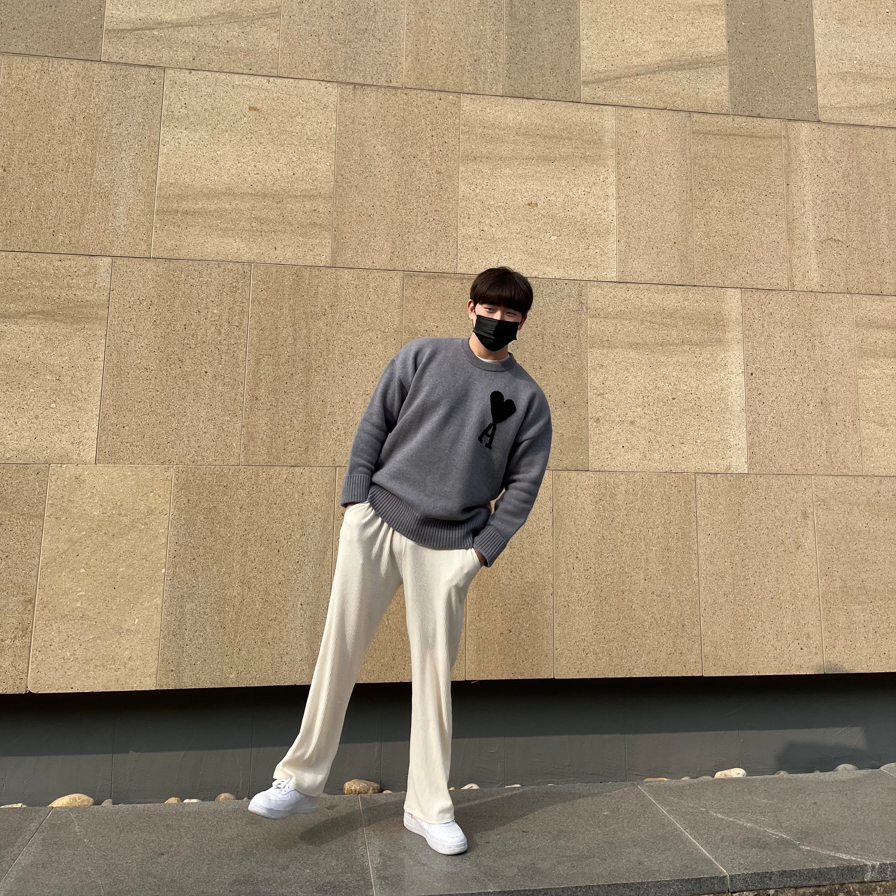 AMI de Coeur Oversize Intarsia Sweater Grey Black, Nike x Supreme Air Force 1 Low White 착용 스타일